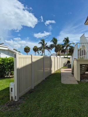 Commercial Vinyl Privacy Fence Repair in Venice