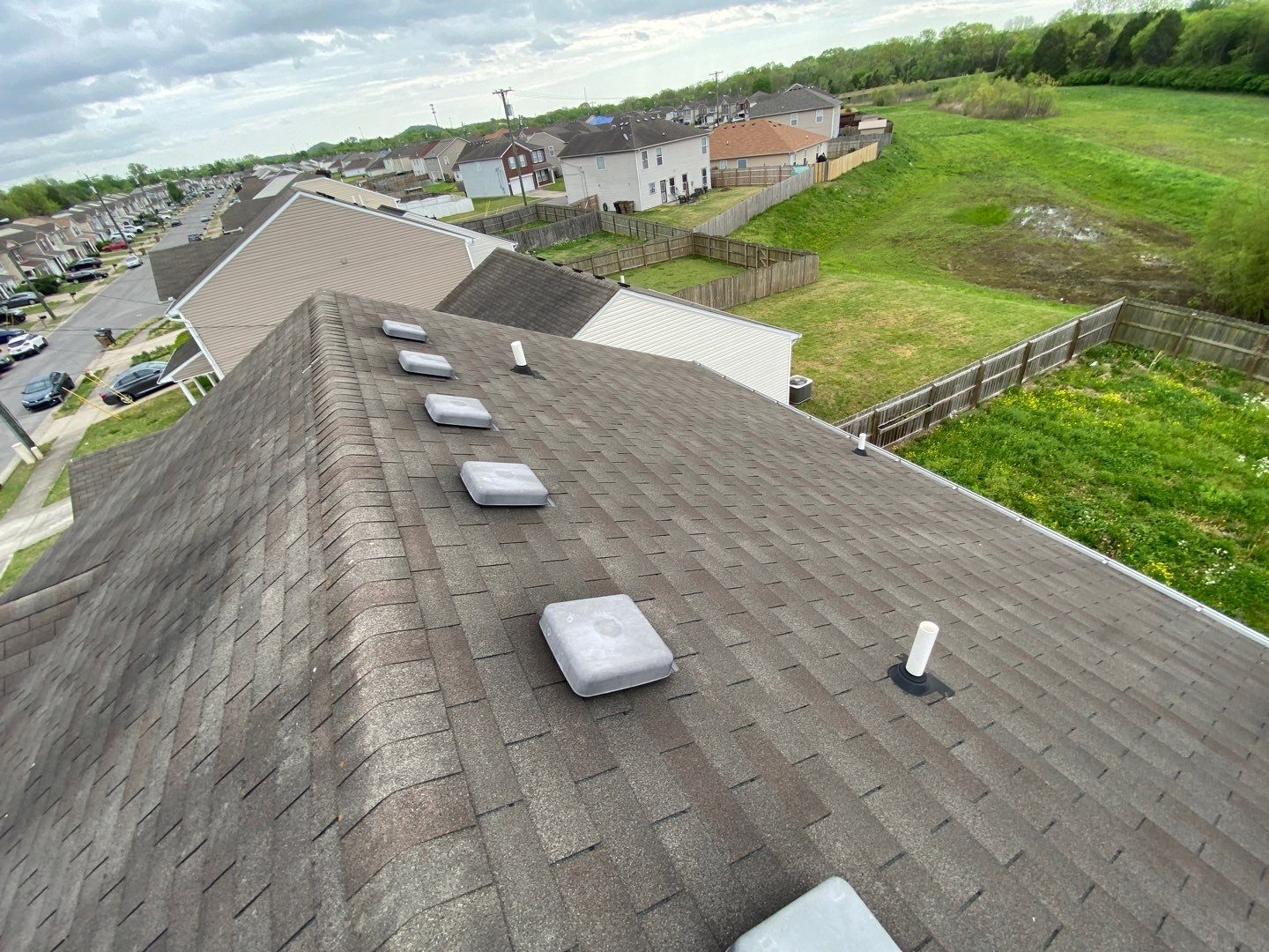 Residential Roofing Installation using Owens Corning TruDef Oakridge Roofing System by Undersun Roofing 