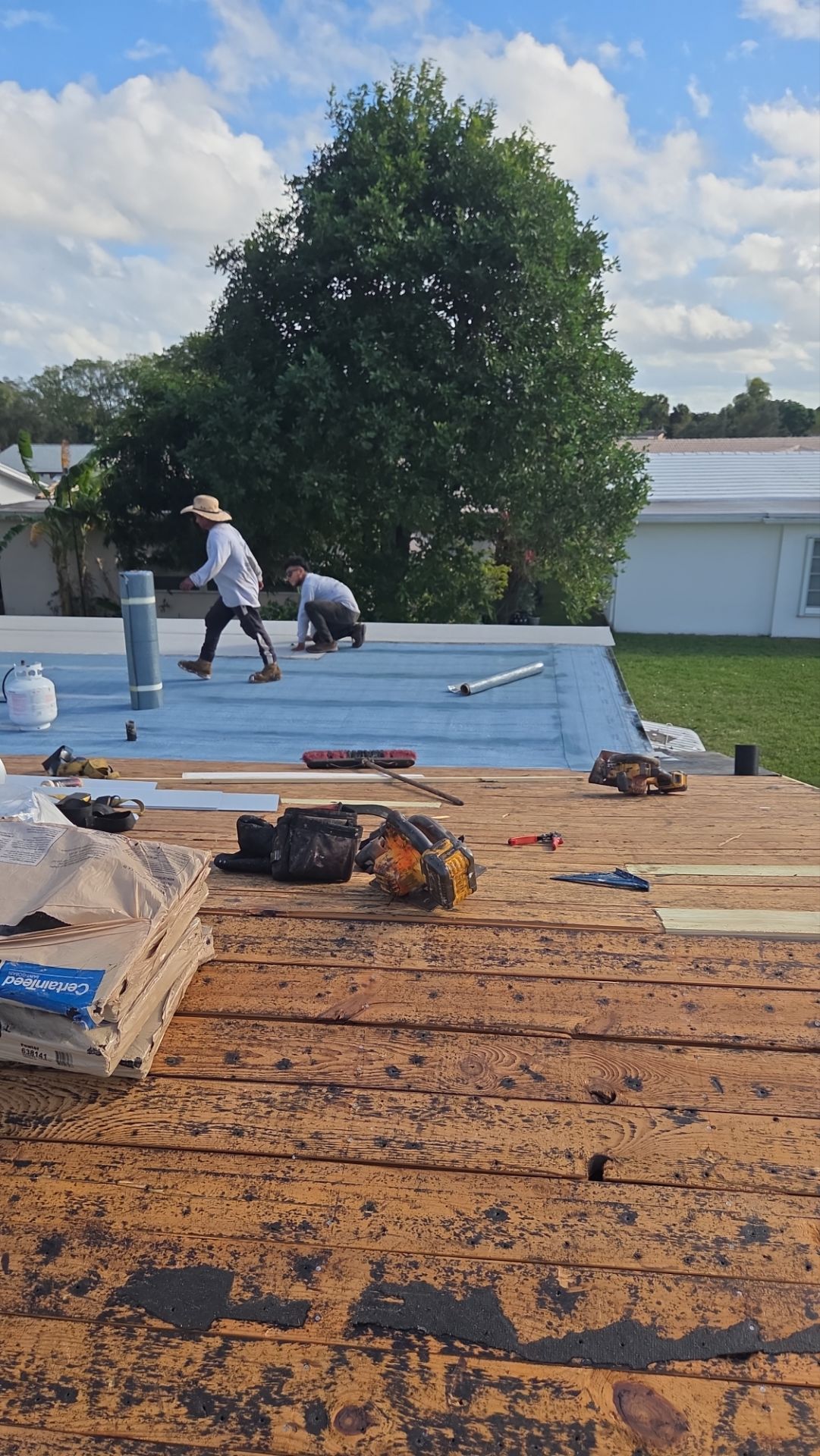Silicone install-- Flat roof by Aastro Roofing