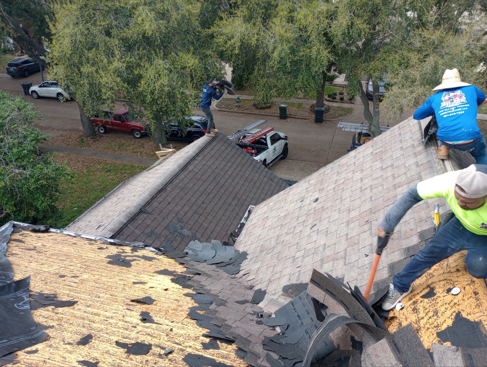 Residential Roofing Installation using Owen's Corning Duration (Lifetime) Shingles by Roof Repair Company