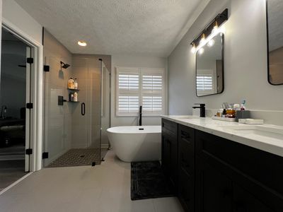 Modern Interior Renovation and Bathroom Remodel in Ellenwood