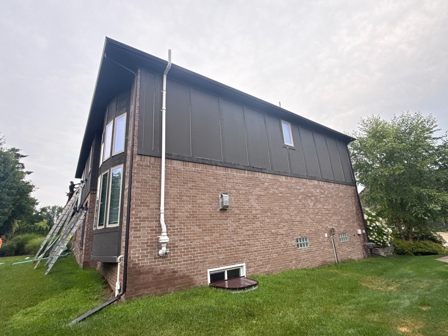 Siding Replacement using Alside S7 Cedar Mill Grain Composite by 180 Contractors