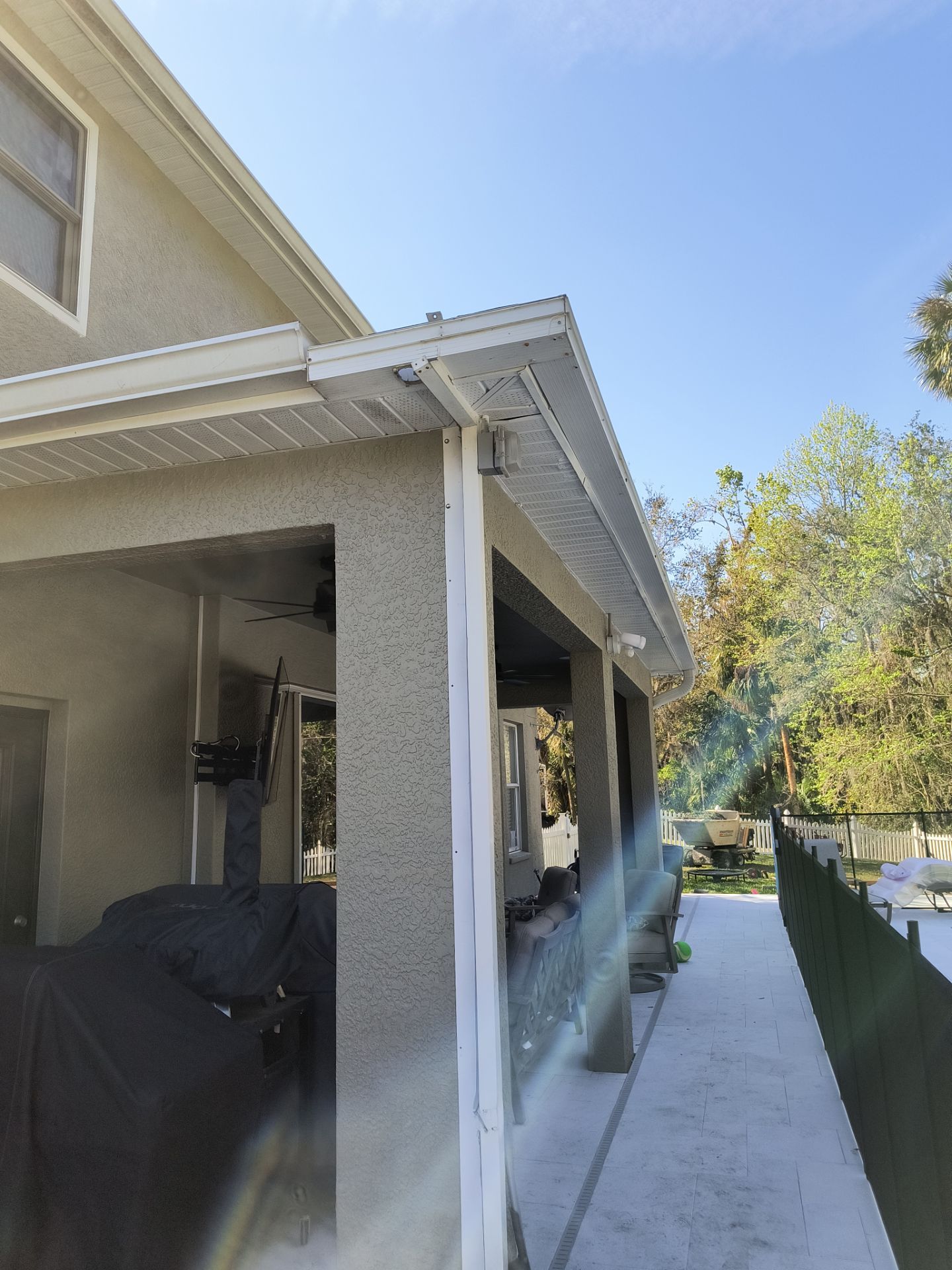 White 6'' Seamless K-style Gutters and Downspouts in Wesley Chapel, FL by Gutter Professors