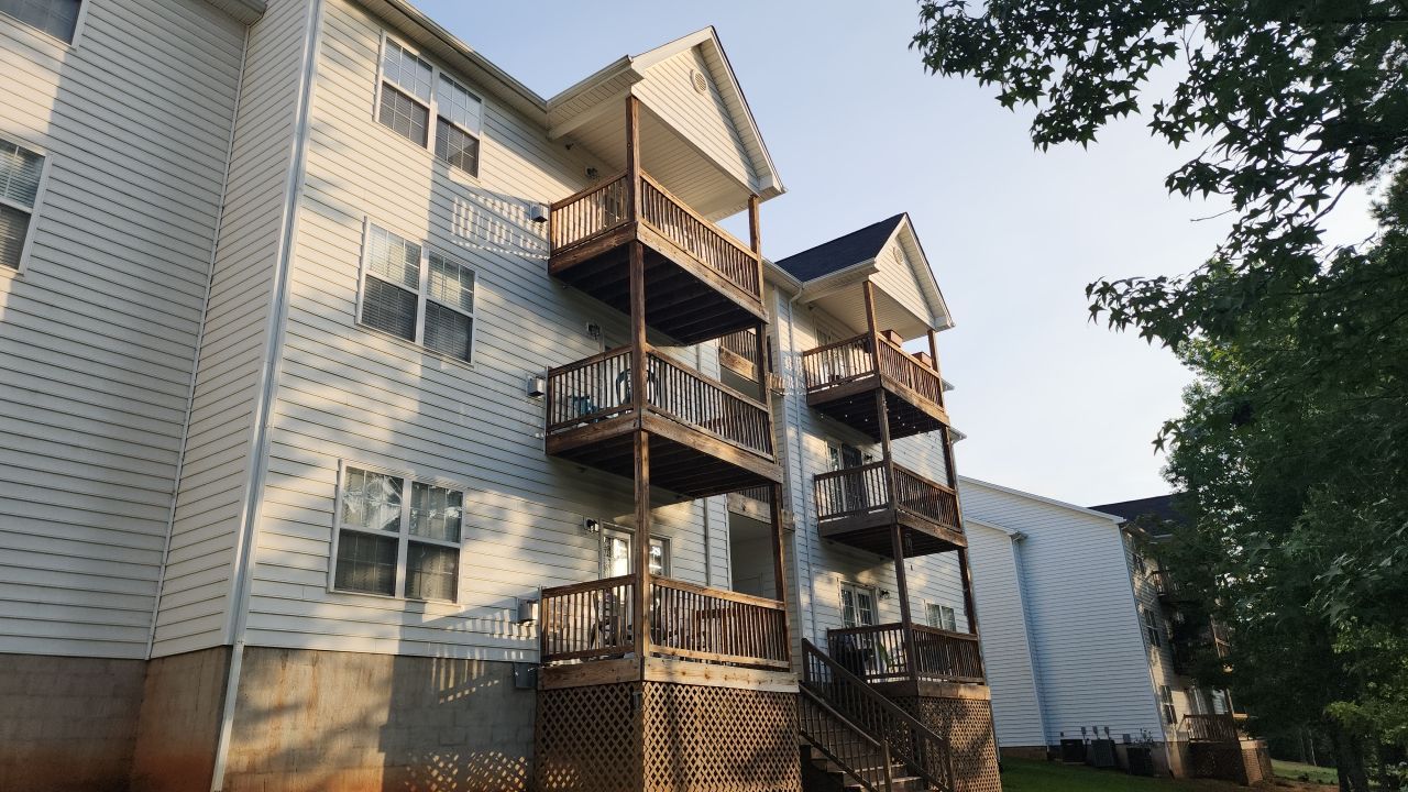 Appartment cleaning by Power Wash Masters LLC