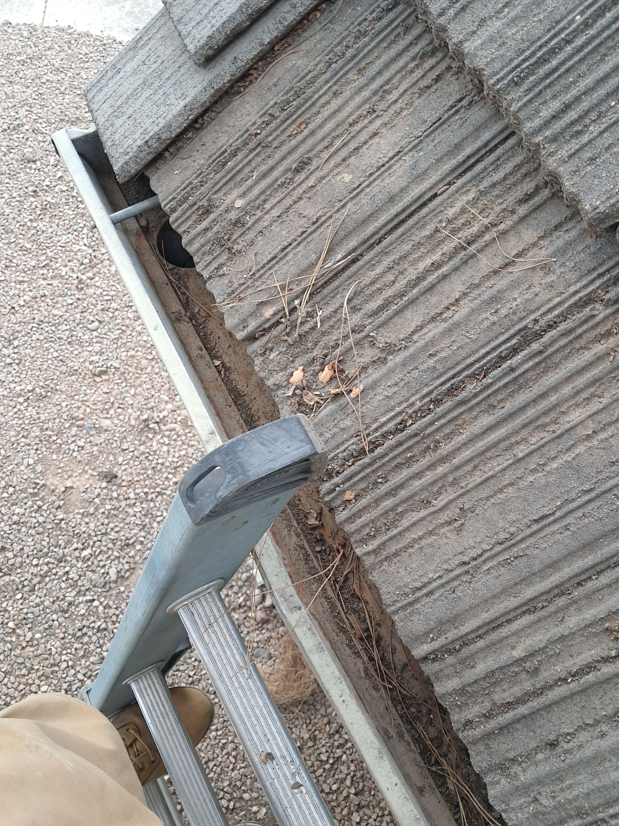 Commercial gutter cleaning Mesa & Gilbert & Chandler, AZ after photo with clean gutters