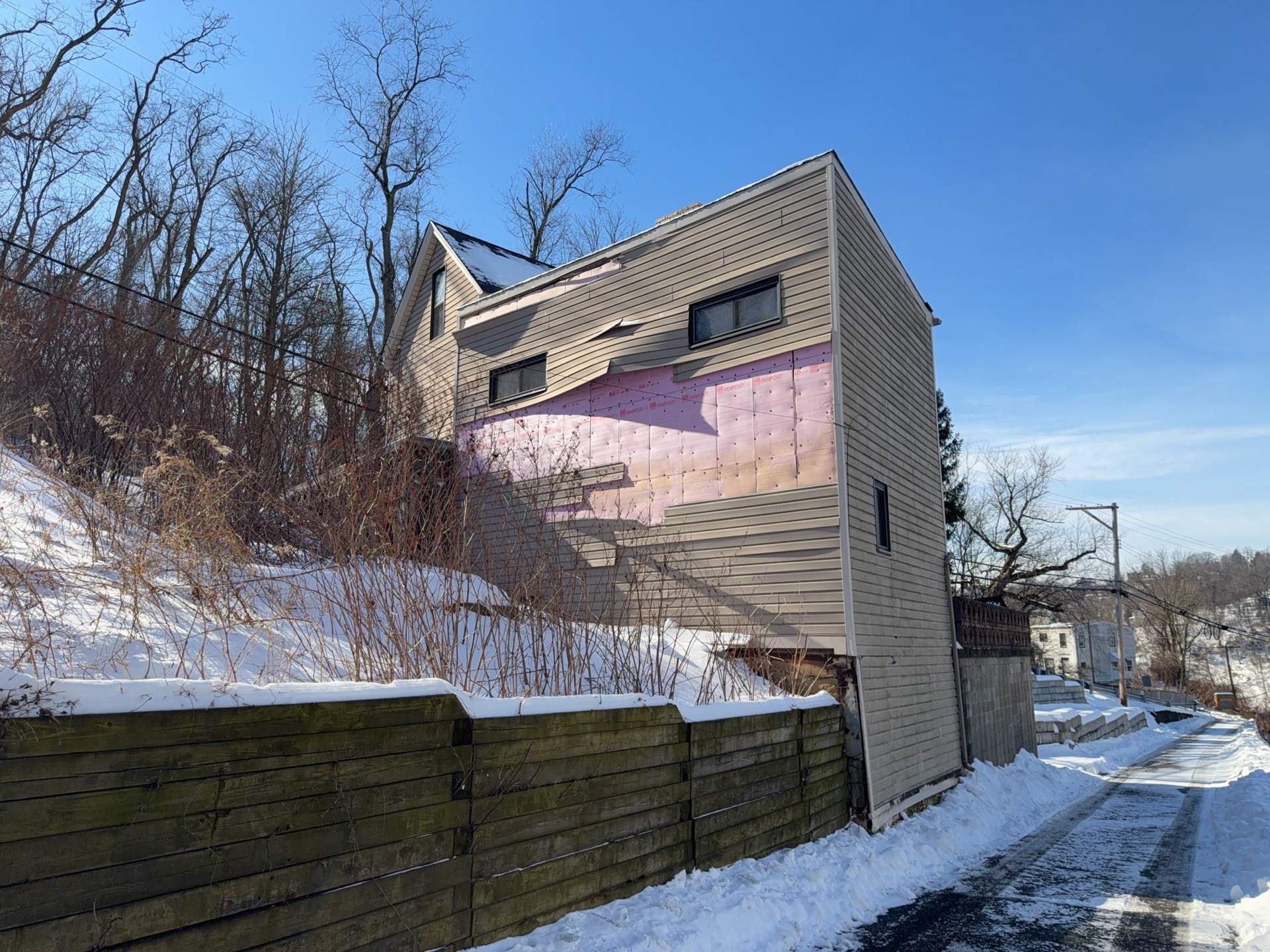 Beautiful Ovation by Mastic Vinyl Siding on the Northside by Ideal Siding Pittsburgh