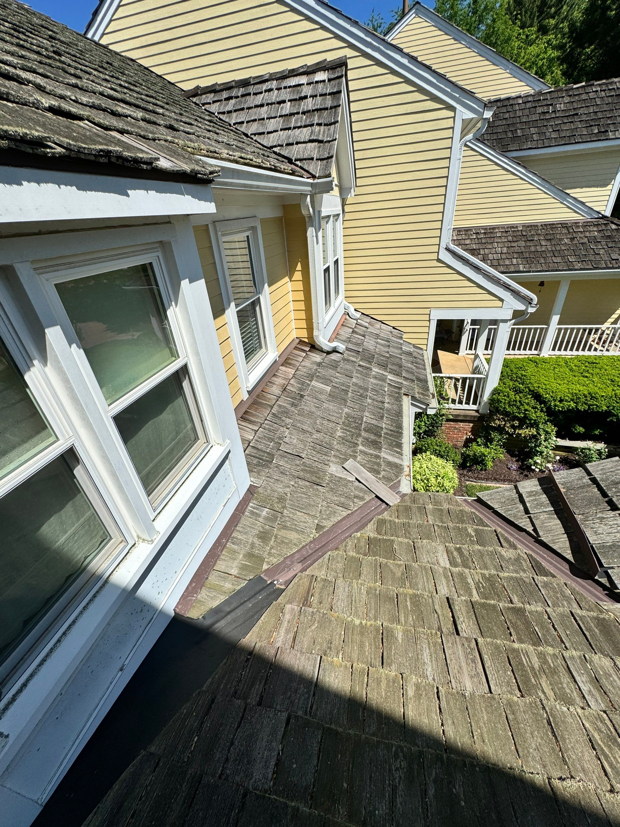 Arlington: CertainTeed Grand Manor Designer Shingles in Weathered Wood by RM Banning, Inc.