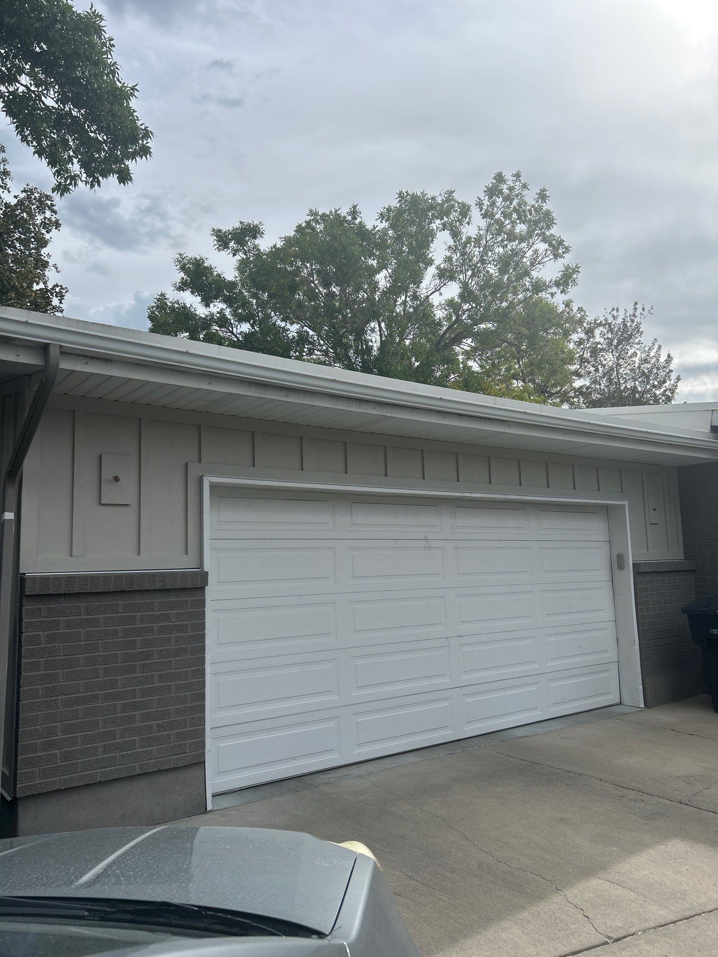 Holladay | Mixed Hardie & Vinyl Siding | Cobble Stone & Desert Sand by Ideal Siding Utah