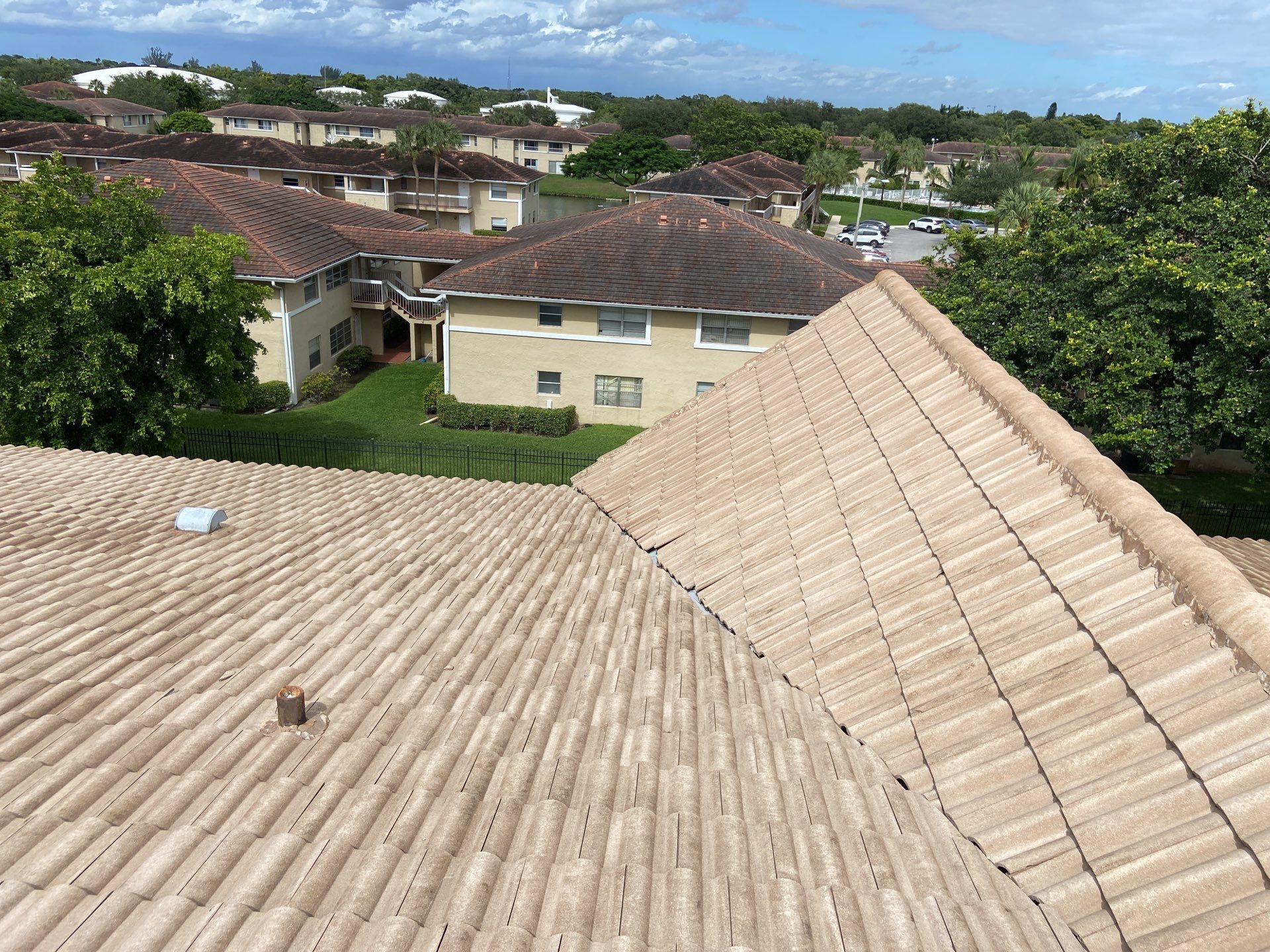 Commercial Roof Cleaning Coral Springs by BKB Pressure Cleaning LLC
