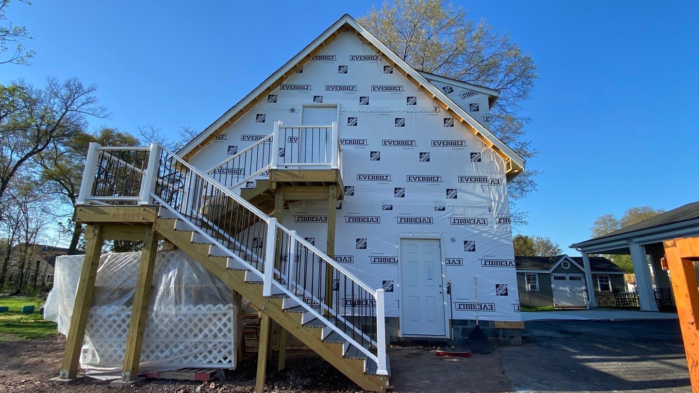 build car garage and efisienci room  using new construction by Jesus Master Handyman LLC 