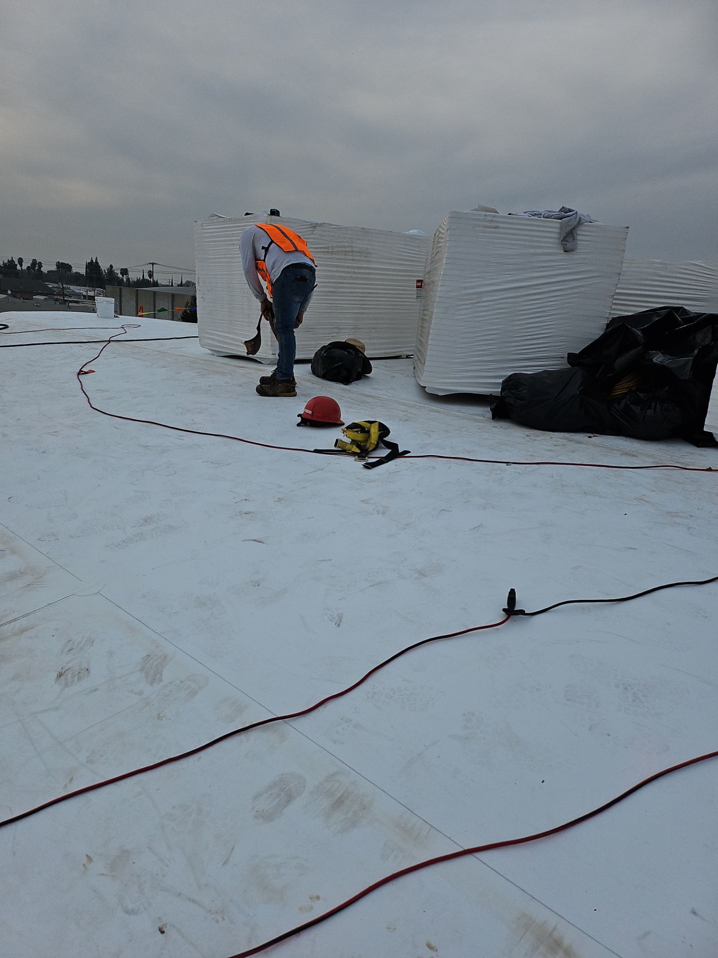 TPO single-ply roofing system using GAF Single-ply TPO 60 mil with 1.5 inch ISO board insulation by Straight Edge Roofing Inc