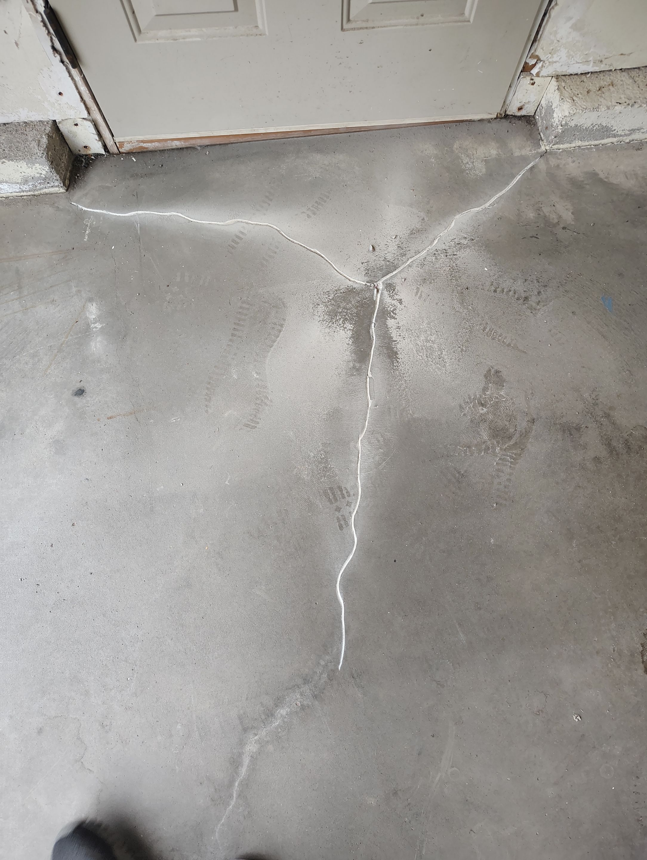 Sioux Falls Garage Floor Repair and Speckled Epoxy Coating Installation by Select Painting, Coatings & Garage Cabinets