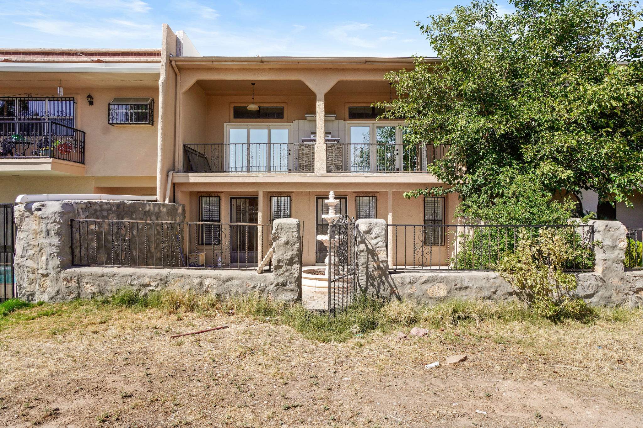 Luxury condo remodel by the golf course by Castro Brothers Solutions