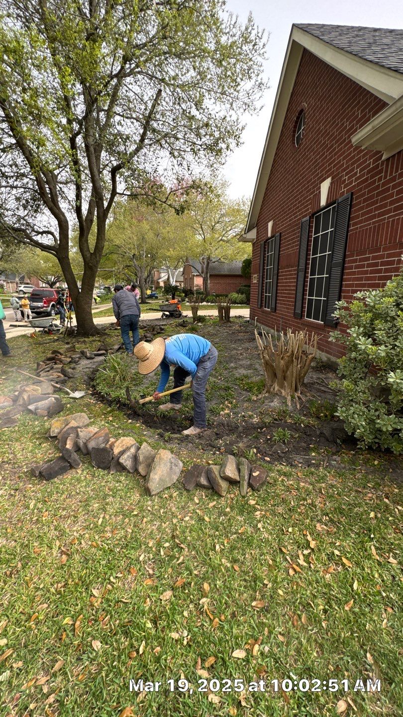🌿 Mr. Kling – Front Yard Flower Bed Refresh & Backyard Walk Path by Texas Urban Elements