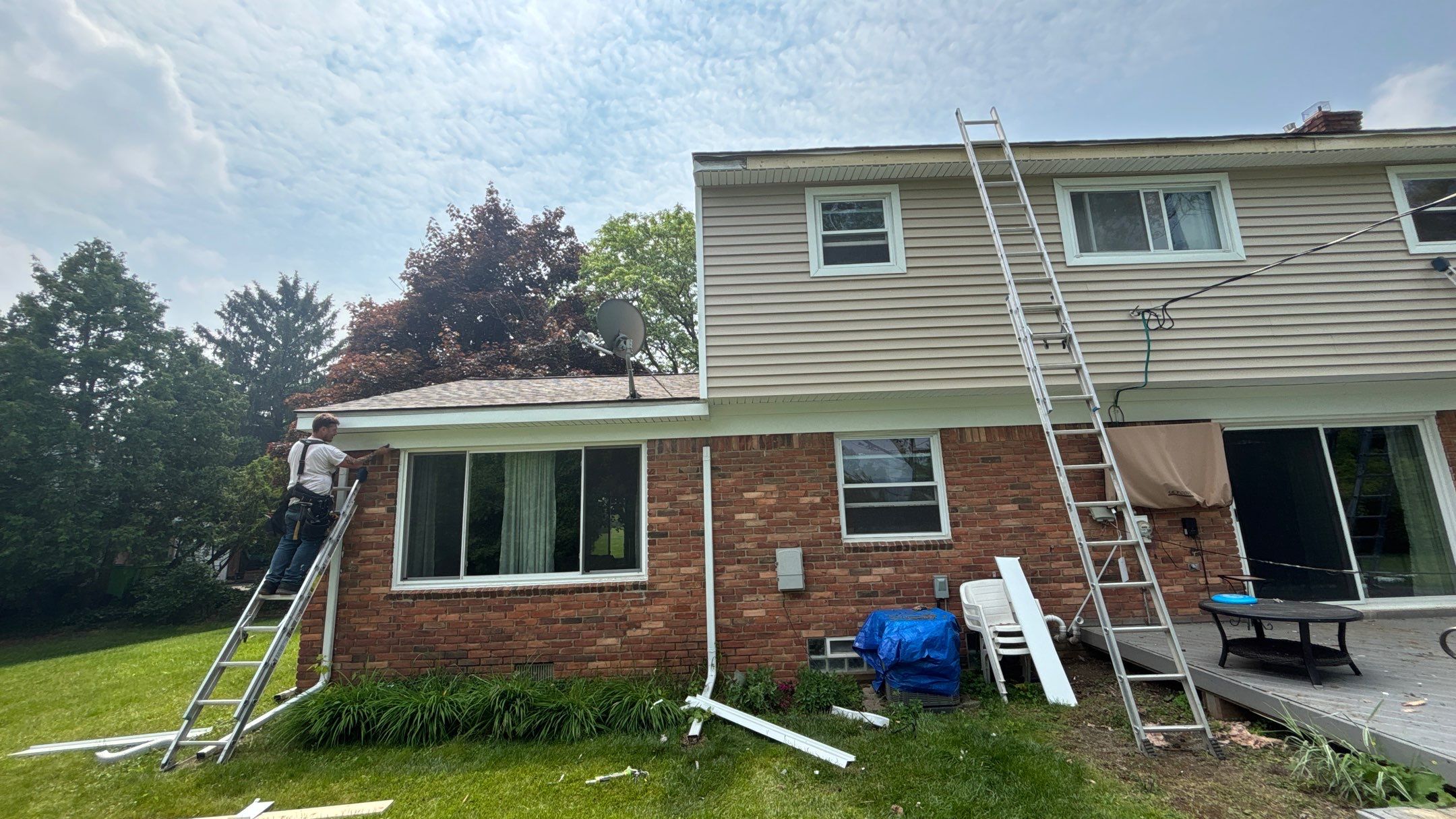Siding Replacement using Alside Charter Oak D4.5" Vintage Wicker by 180 Contractors
