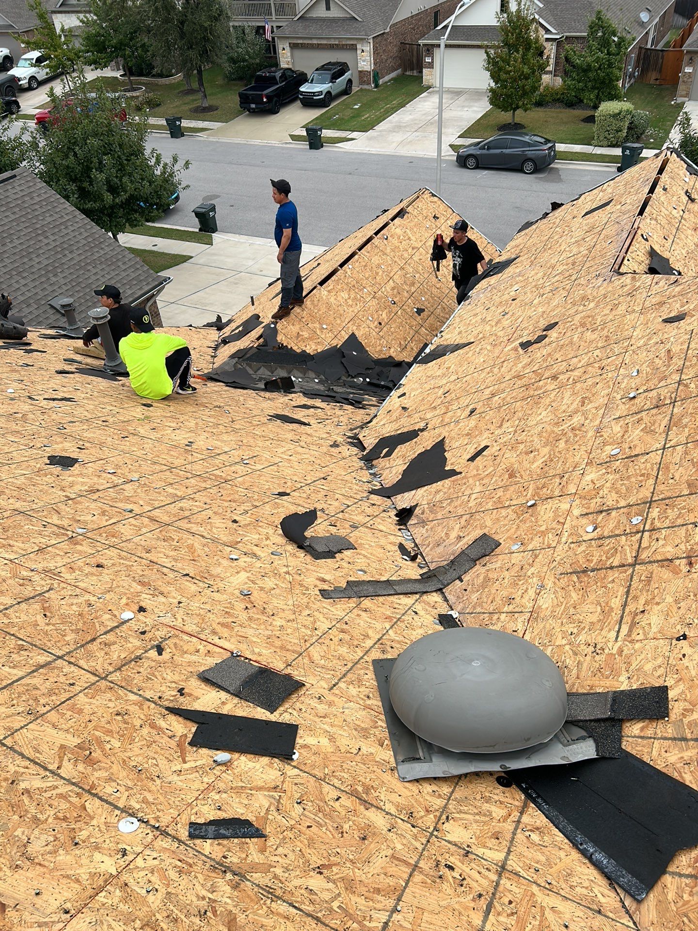 GAF HDZ - Weathered Wood by Elite Roofing LLC