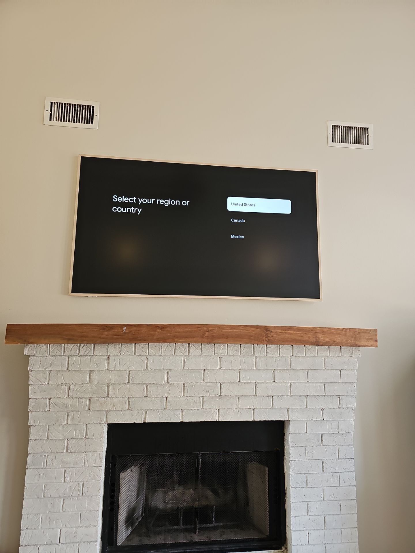 Lifestyle TV & Frame TV Installation Projects by Hangman Mounting & Installation 