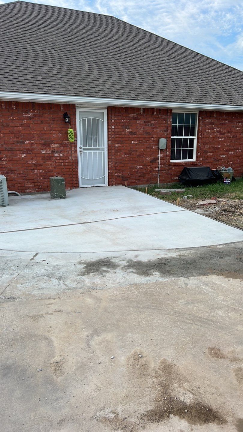 1000' Drive and Patio using Concrete by Clays Services Inc