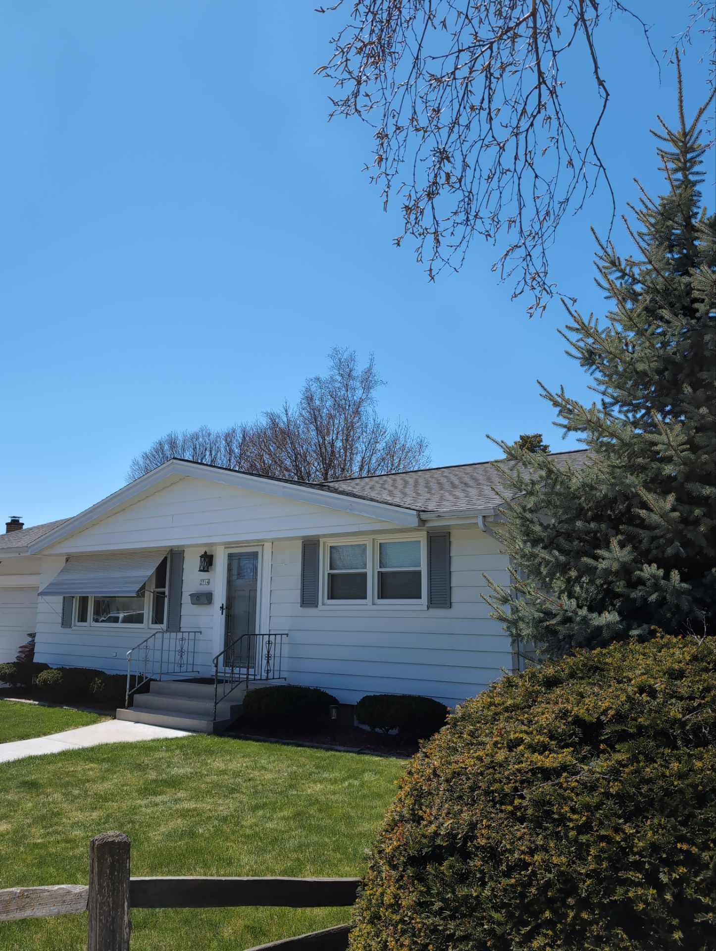 UHDZ BEAUTIFUL ROOF  by Gellings Roofing & Siding