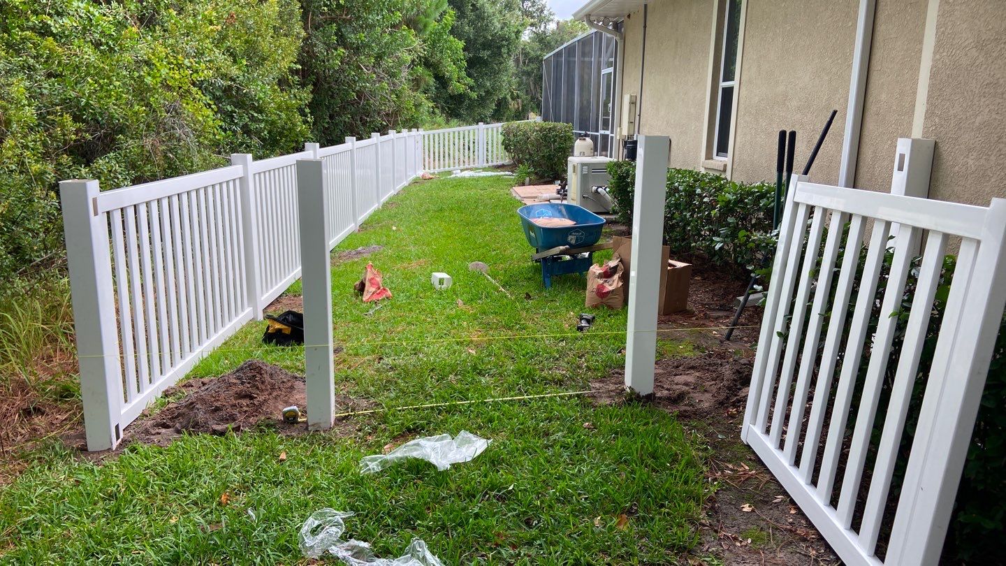 Bradenton, FL Vinyl Picket Fence Installation using White Vinyl Picket Fence by Asap fence and gates, LLC