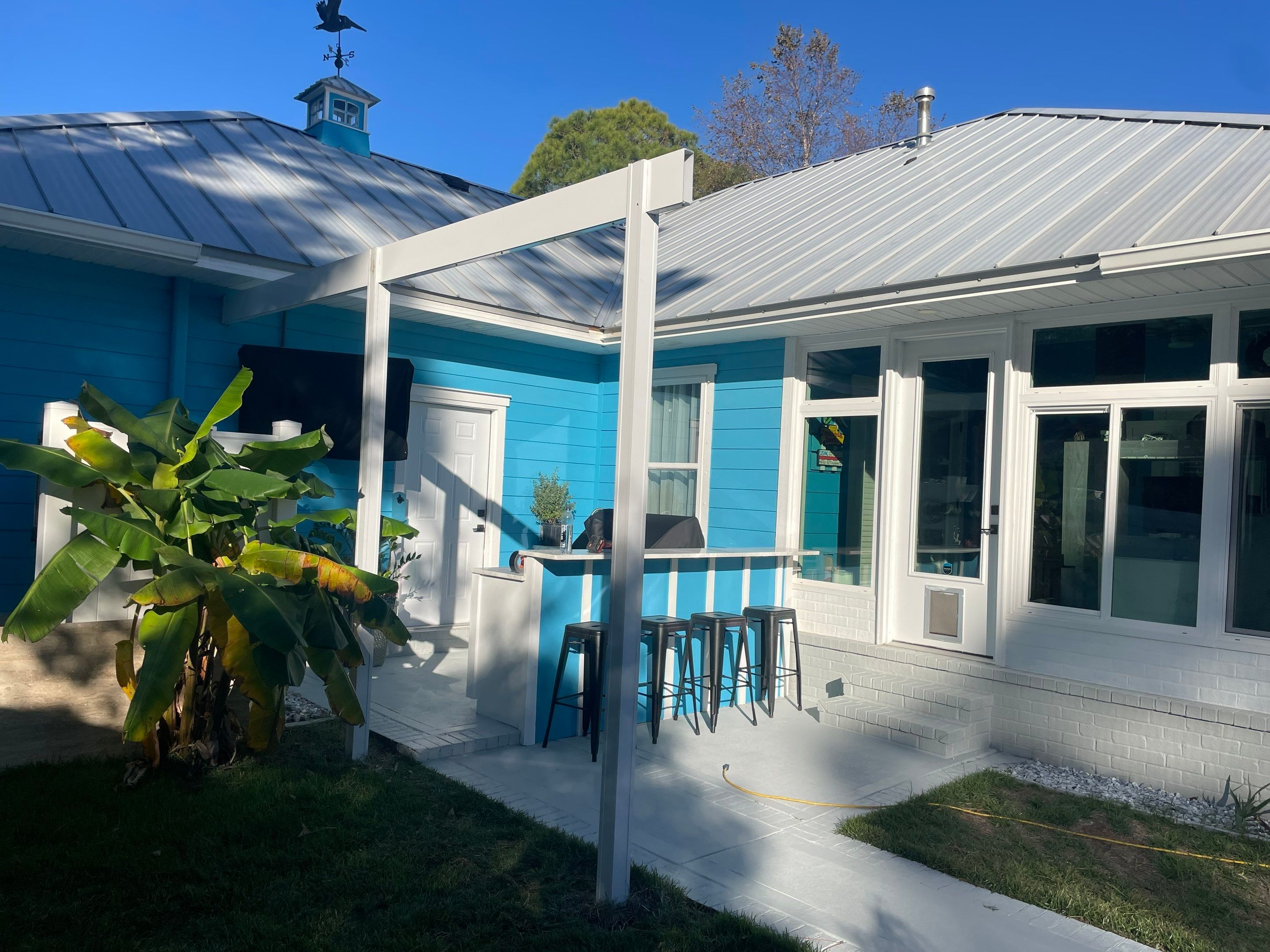 Patio Cover w/Bar  by Titan Sunrooms