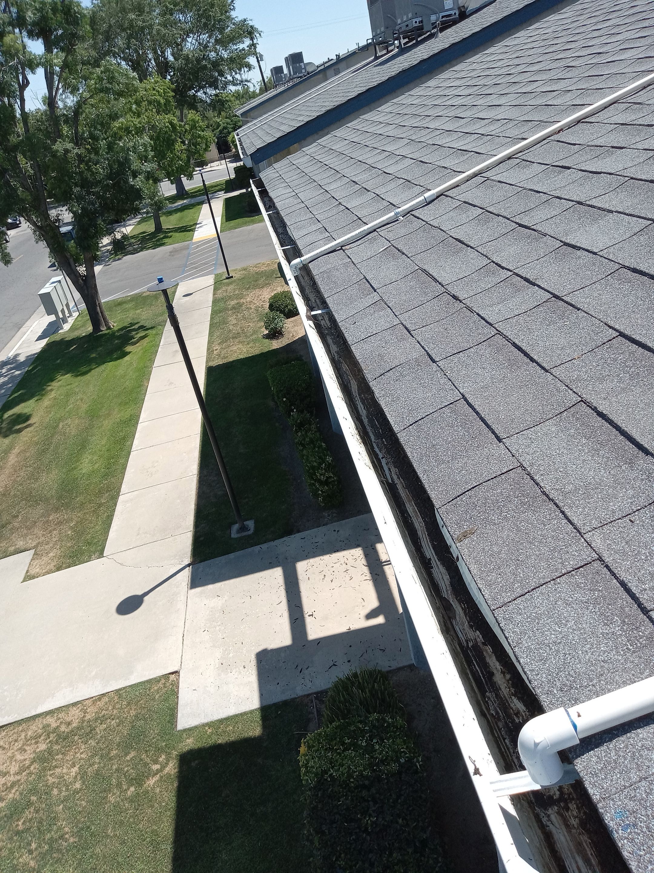 Commercial gutter cleaning Pixley, CA after photo with clean gutters