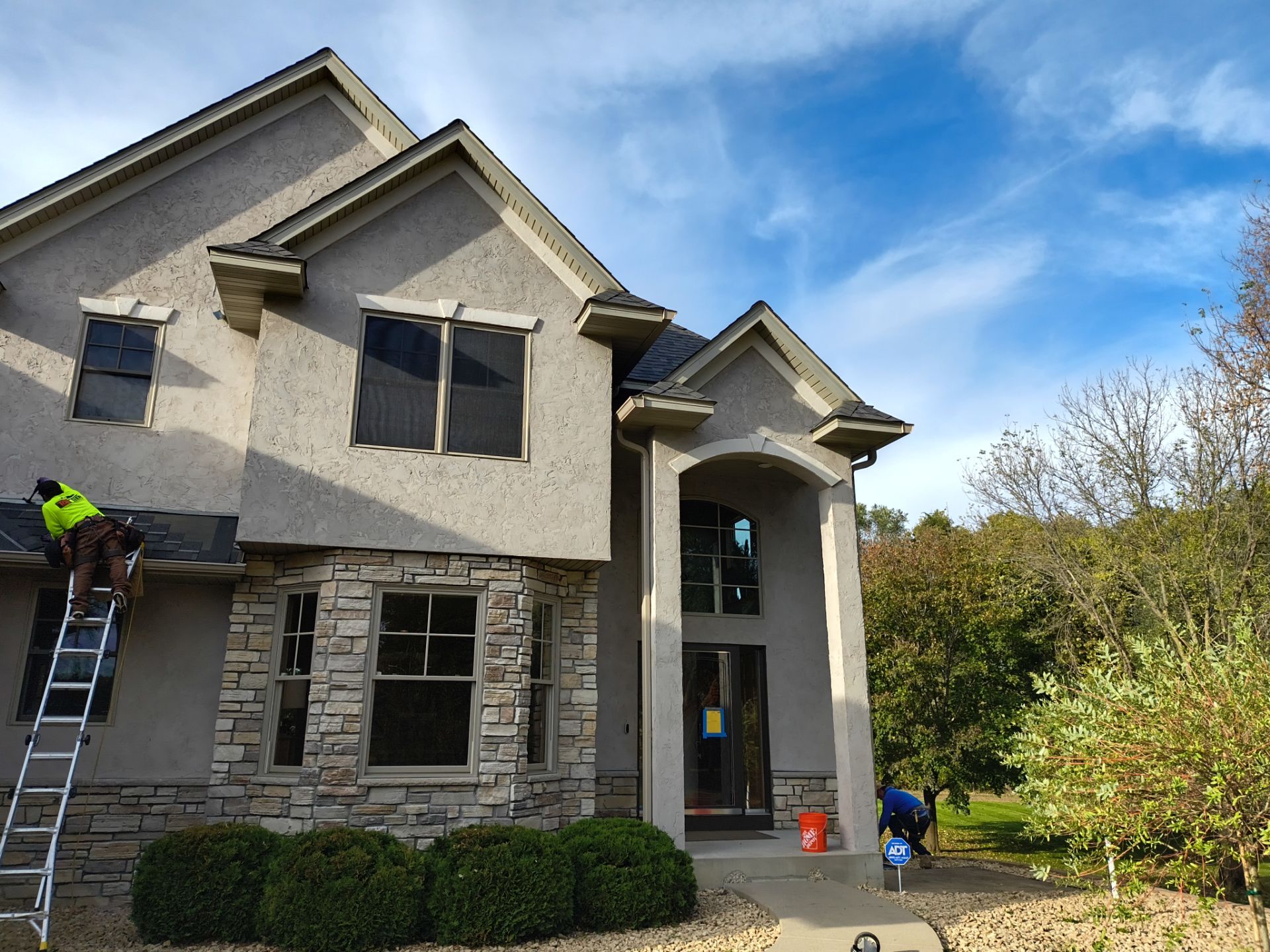 6" Seamless Gutters with Leaf Blaster Pro – Monticello, MN by Next Level Seamless Gutters / Exteriors Inc.