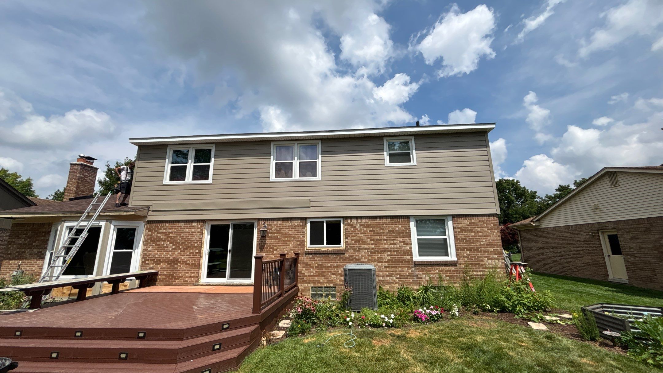 Siding Replacement using Alside S7 Cedar Mill Grain Pebble by 180 Contractors