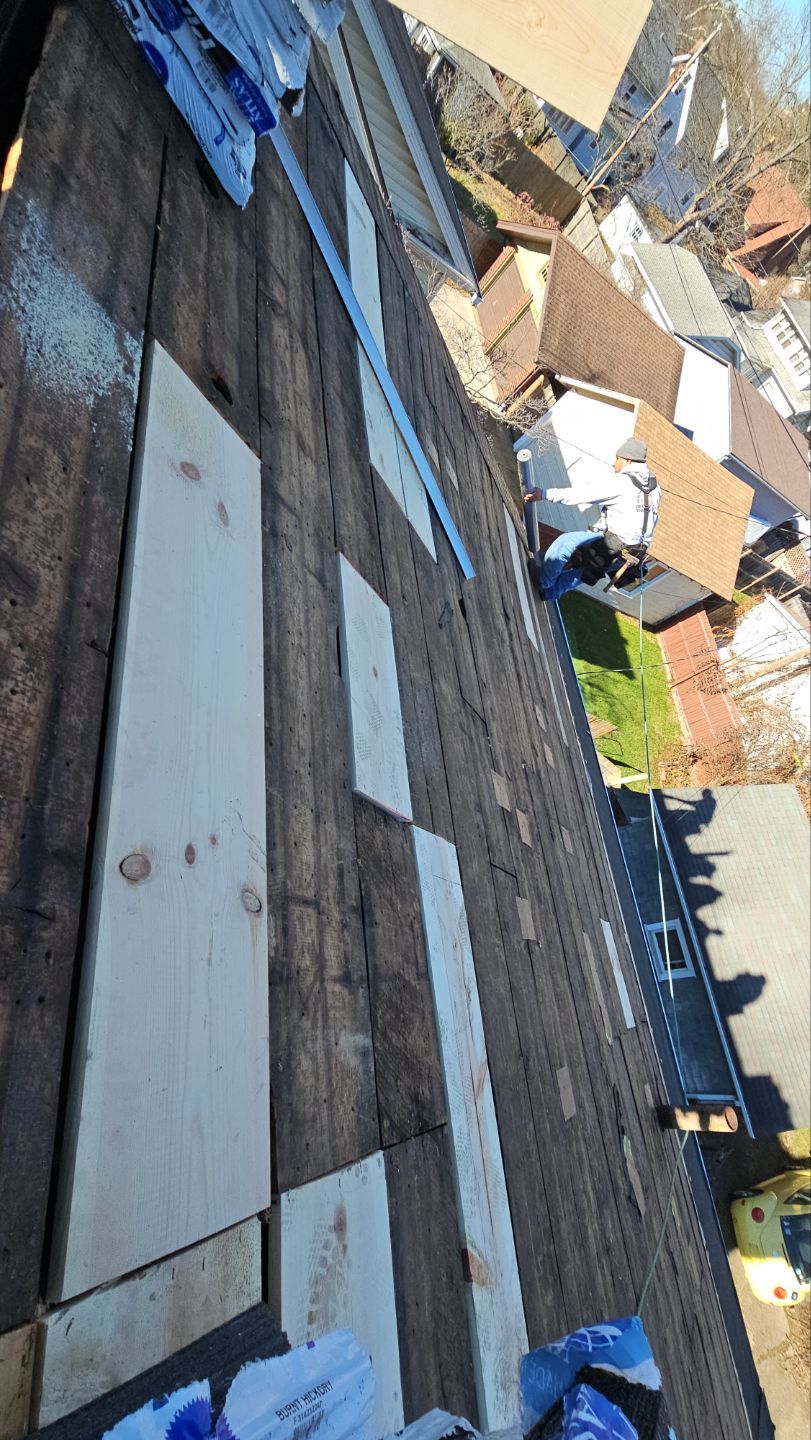 ATLAS PINNACLE COLOR: BURNT HICKORY DRIP EDGE: WHITE by Eagle Eye Roofing