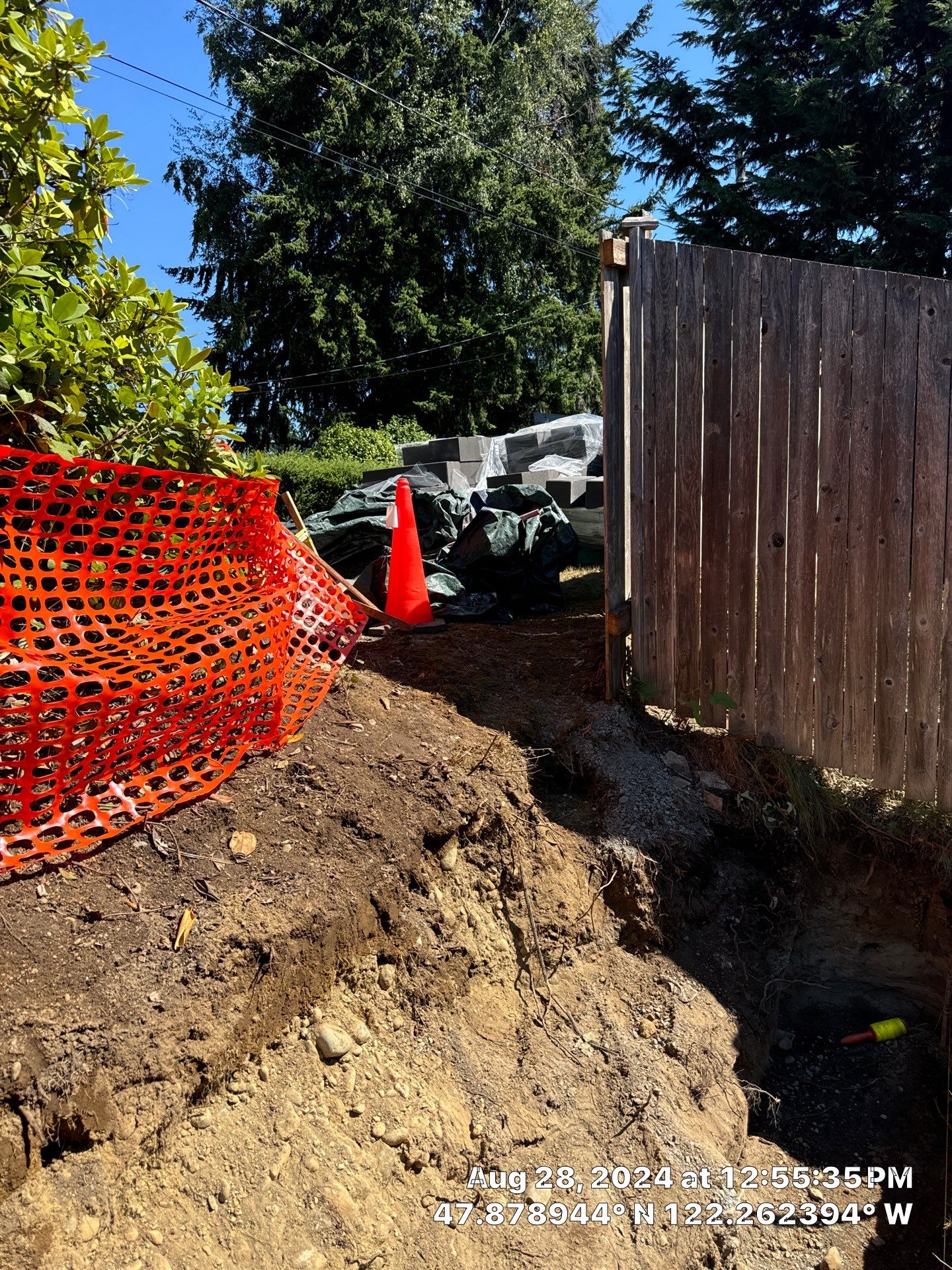 Jireh Outdoor Projects | Retaining Wall & Fence Build by Jireh Asphalt & Concrete Inc 