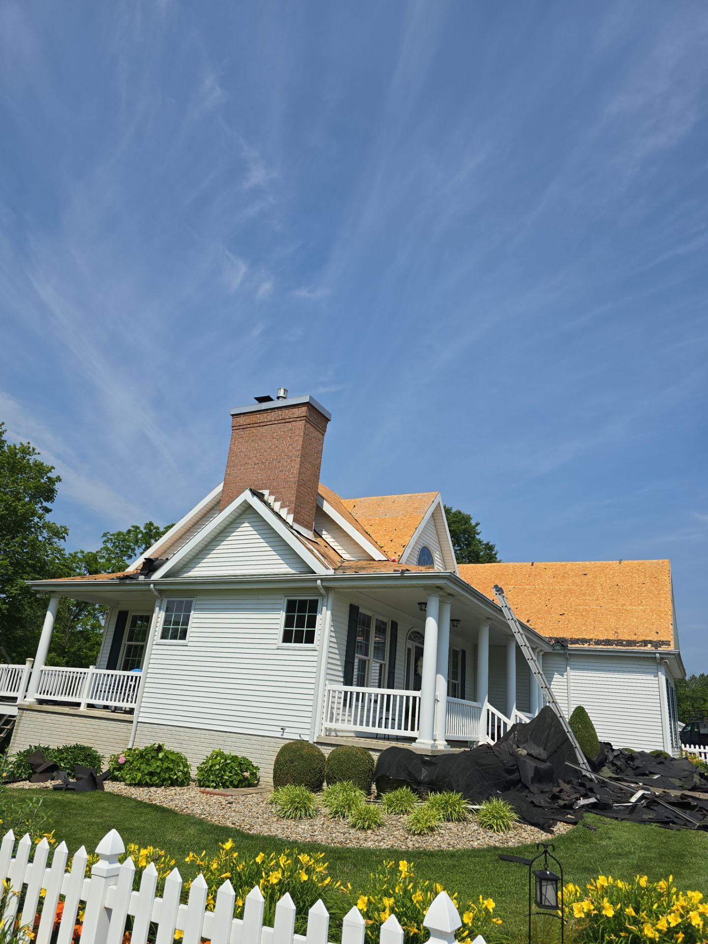 Residential Roofing Installation using GAF Timberline HDZ Charcoal by Rainstoppers Roofing