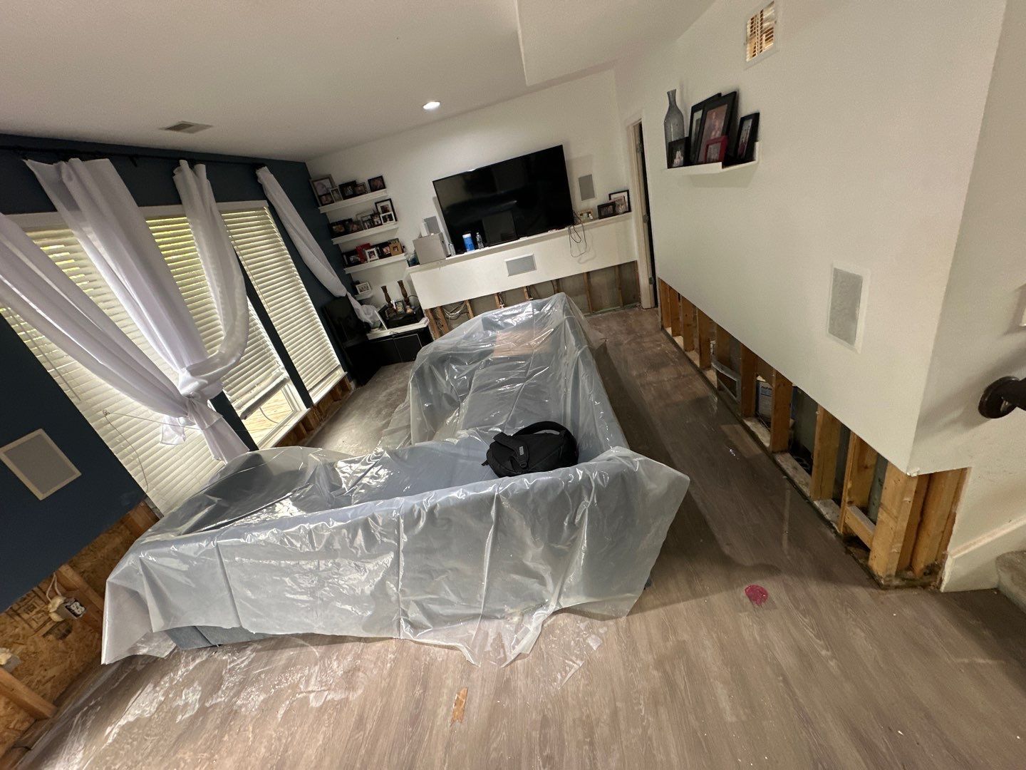 Full-Service Water Damage Mitigation and Structural Drying in Lone Jack by Fine Restoration