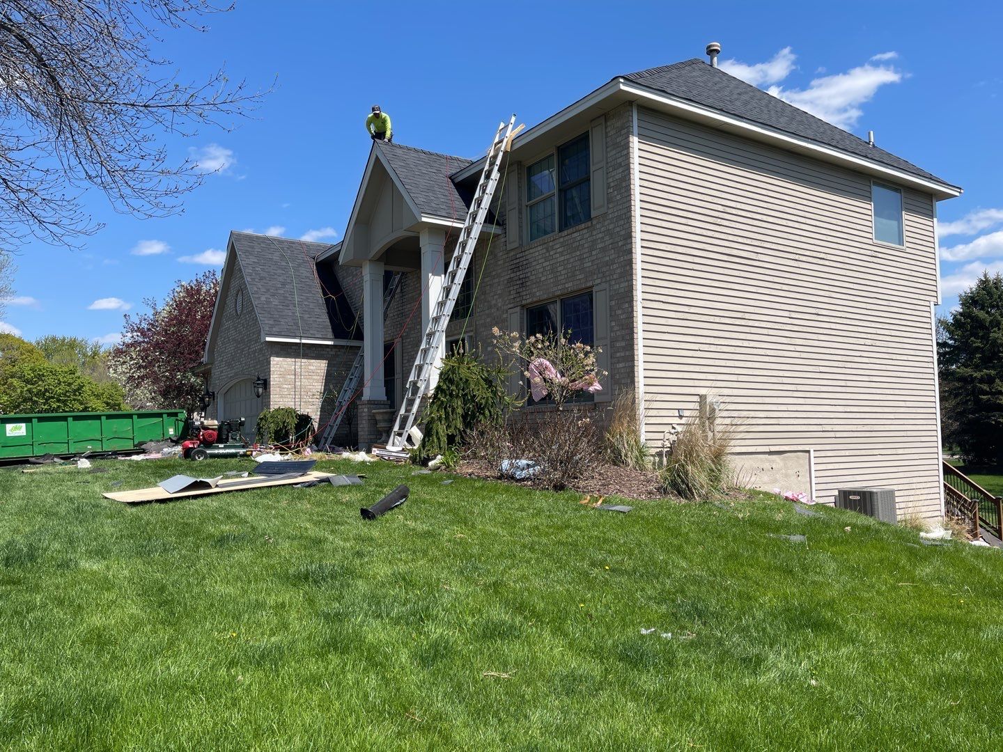 Eden Prairie, MN – Roof Replacement on Steep and High Roof by First Impressions Exteriors