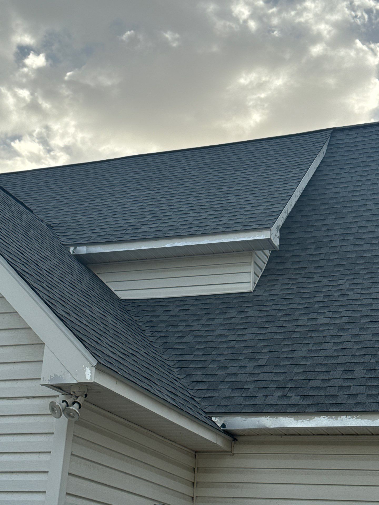 GAF HDZ - Oyster Grey by Linta Roofing
