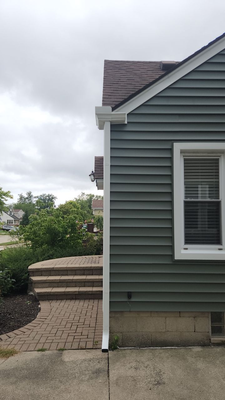 Siding Replacement using CertainTeed Restoration Classic D5 Forest Green by 180 Contractors