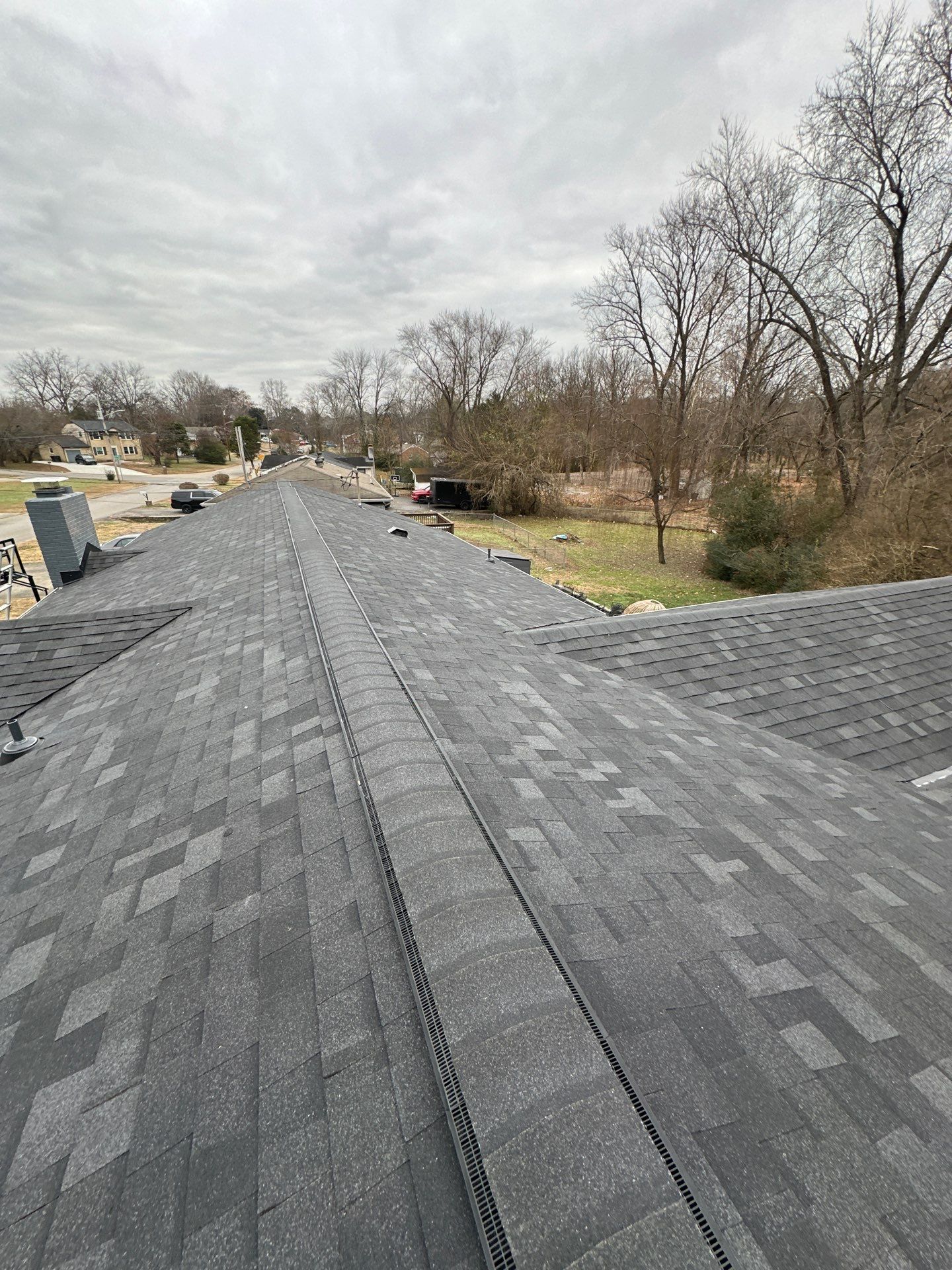 Owens Corning Oakridge Shingles - Onyx Black by Undersun Roofing 