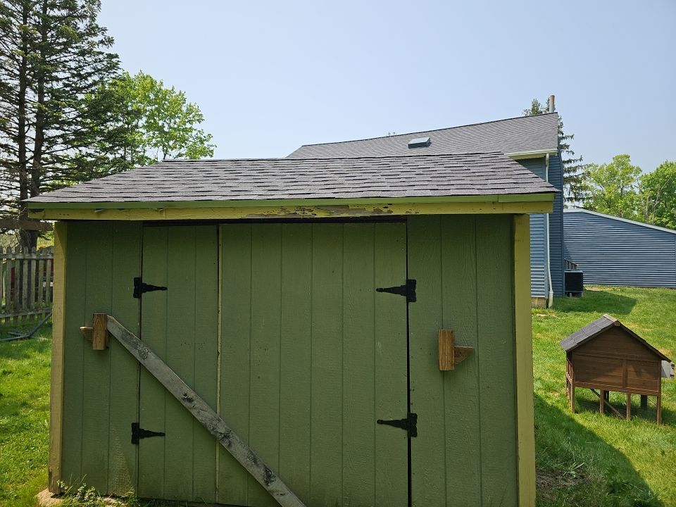 ATLAS PINNACLE COLOR: BLACK SHADOW by Eagle Eye Roofing