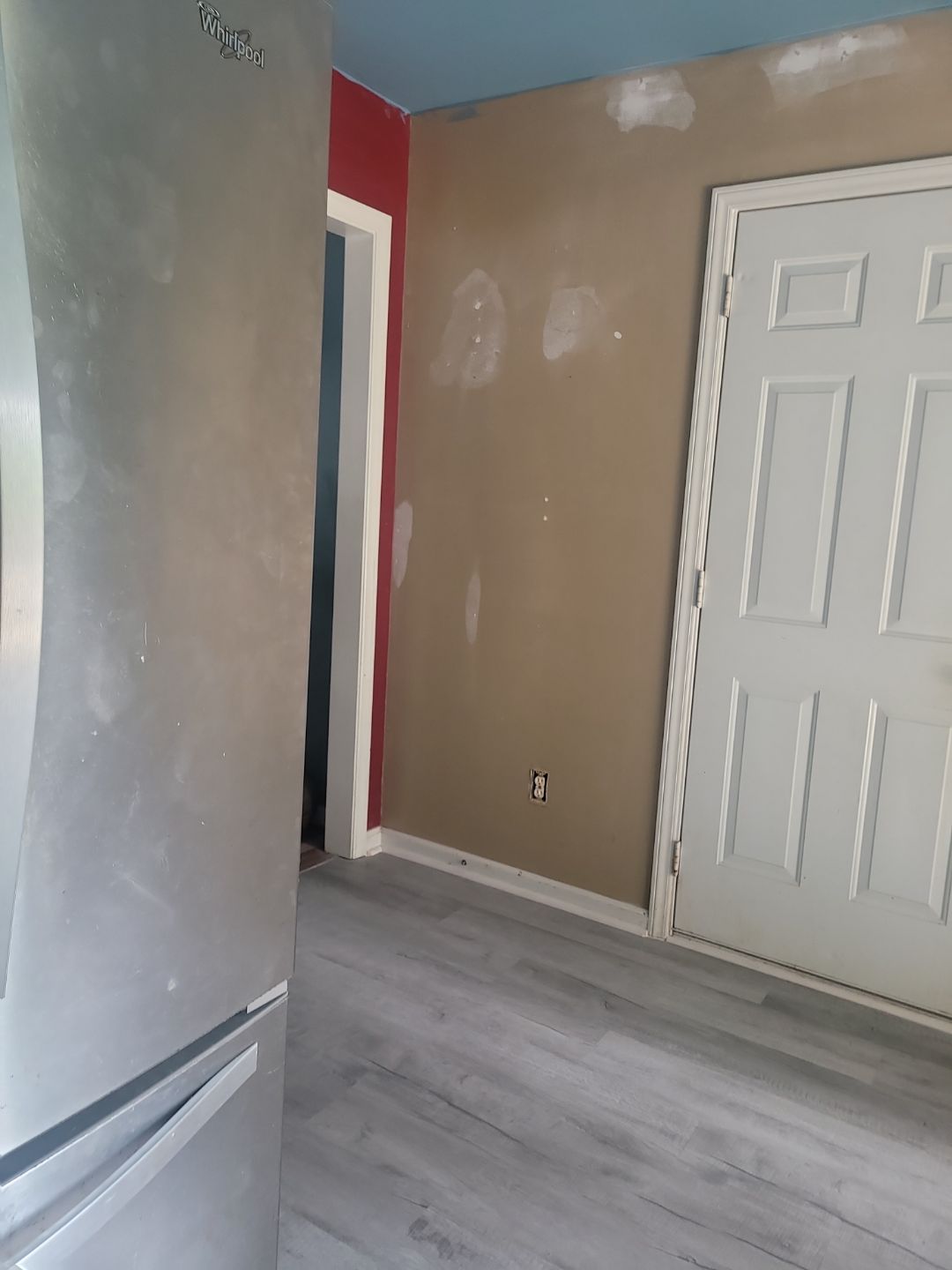 Holly Springs Kitchen Remodel – Two-Tone Shaker Cabinets & Open-Concept Design by Elite Remodeling and Design LLC