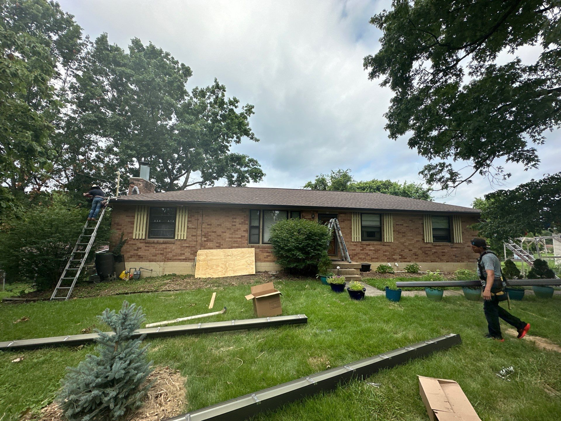 Residential Roofing Installation using GAF Timberline HDZ Barkwood by Undersun Roofing 