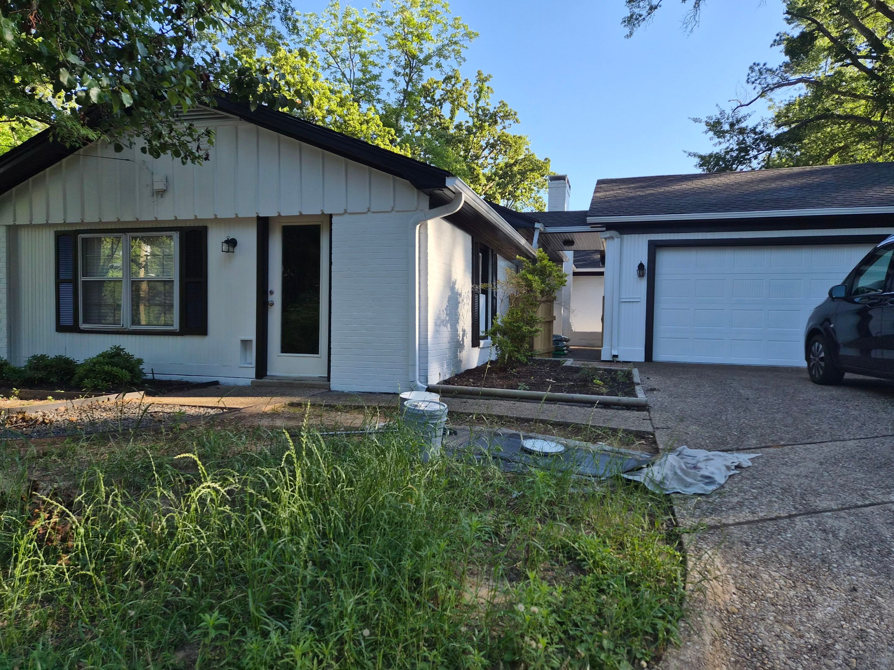 From Gray to Modern White: Exterior Repaint in Tyler, TX by Quality Coats Painting