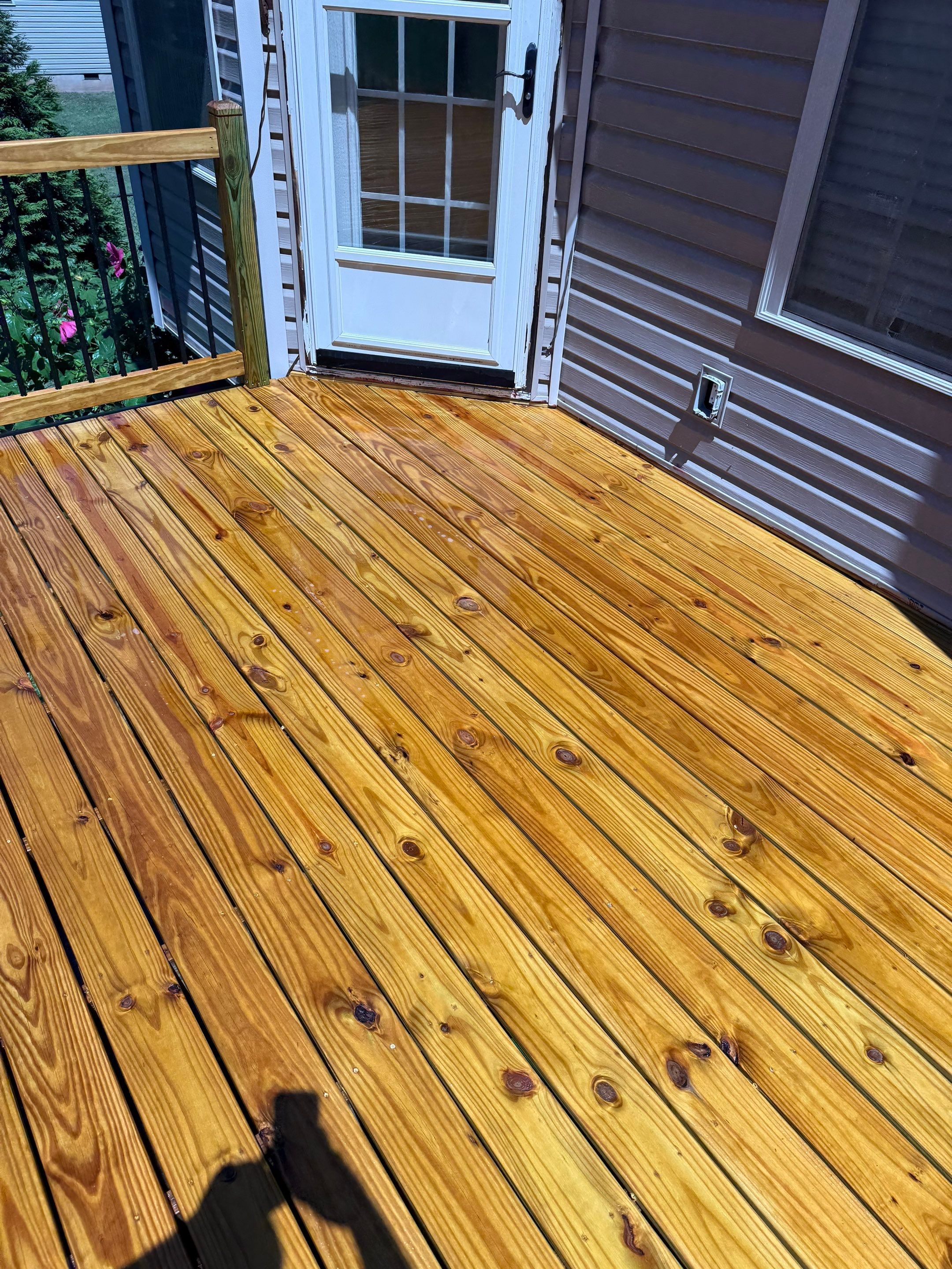 Wood Deck using Wood Sealant by DuraSeal