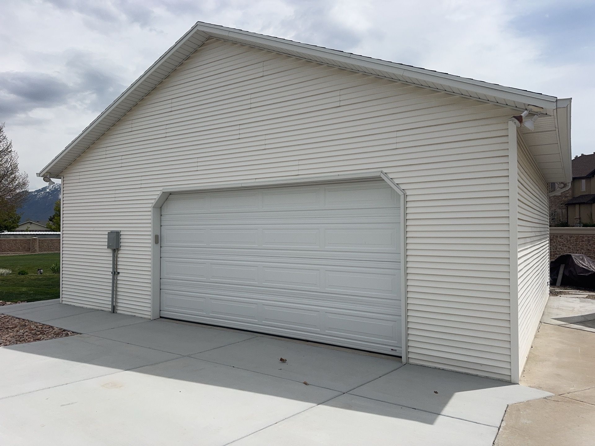 Riverton | Timeless Mastic Vinyl Overhaul | Pebblestone Clay by Ideal Siding Utah