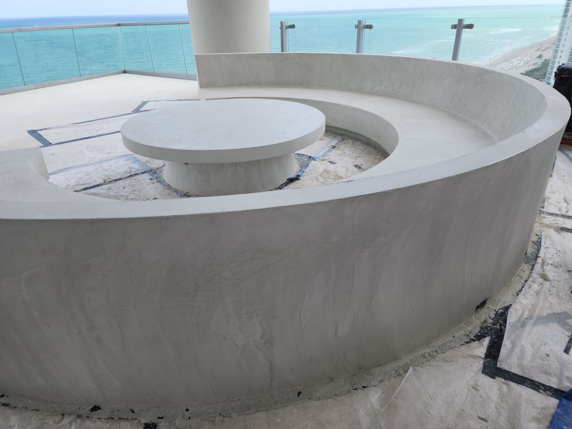 Microtopping over Furniture by Seamless Surfaces