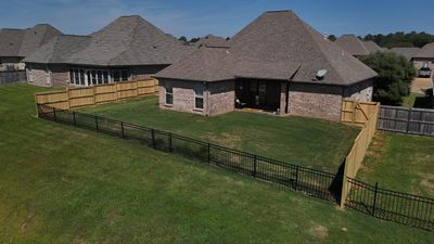 6’ Treated Pine Good Neighbor w/4’ Steel