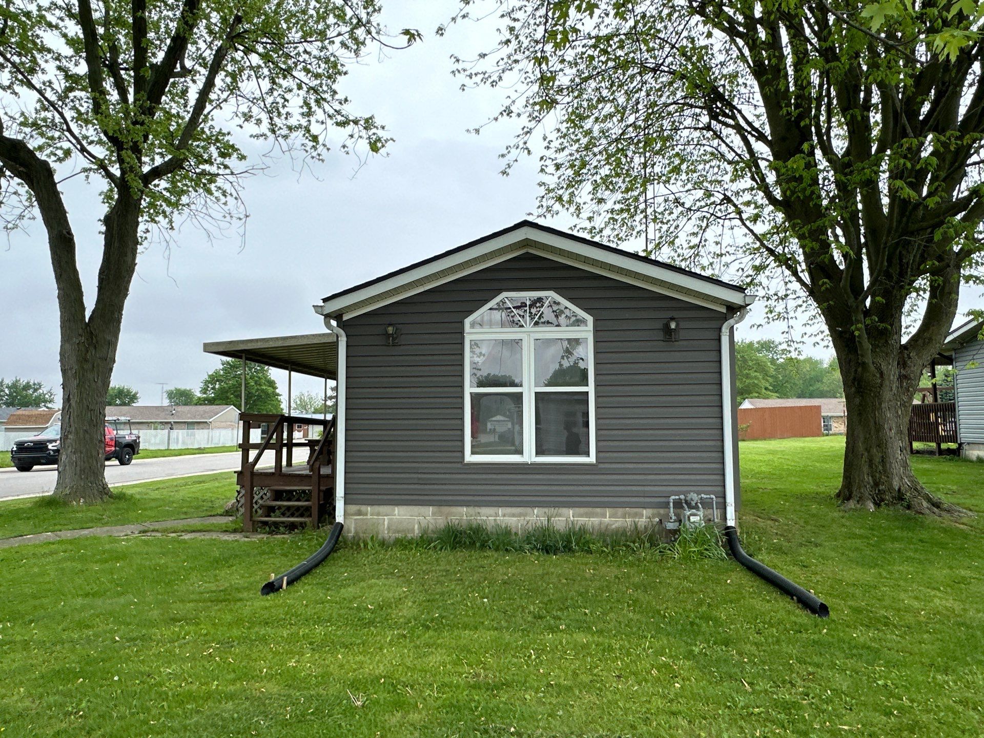 Roof and Siding Replacement using Norandex Cedar Knoll Graphite Siding and Owens Corning Durations in Onyx Black by WIW Enterprises Inc