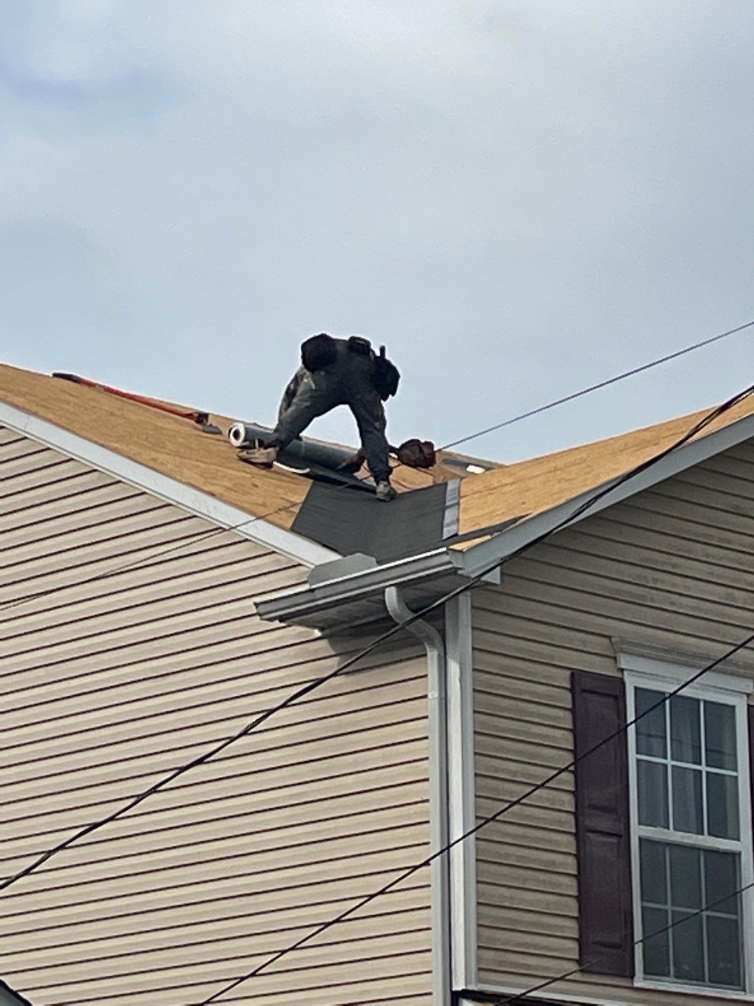 Residential Roofing Installation using Owens Corning TruDef Oakridge Roofing System by Undersun Roofing 