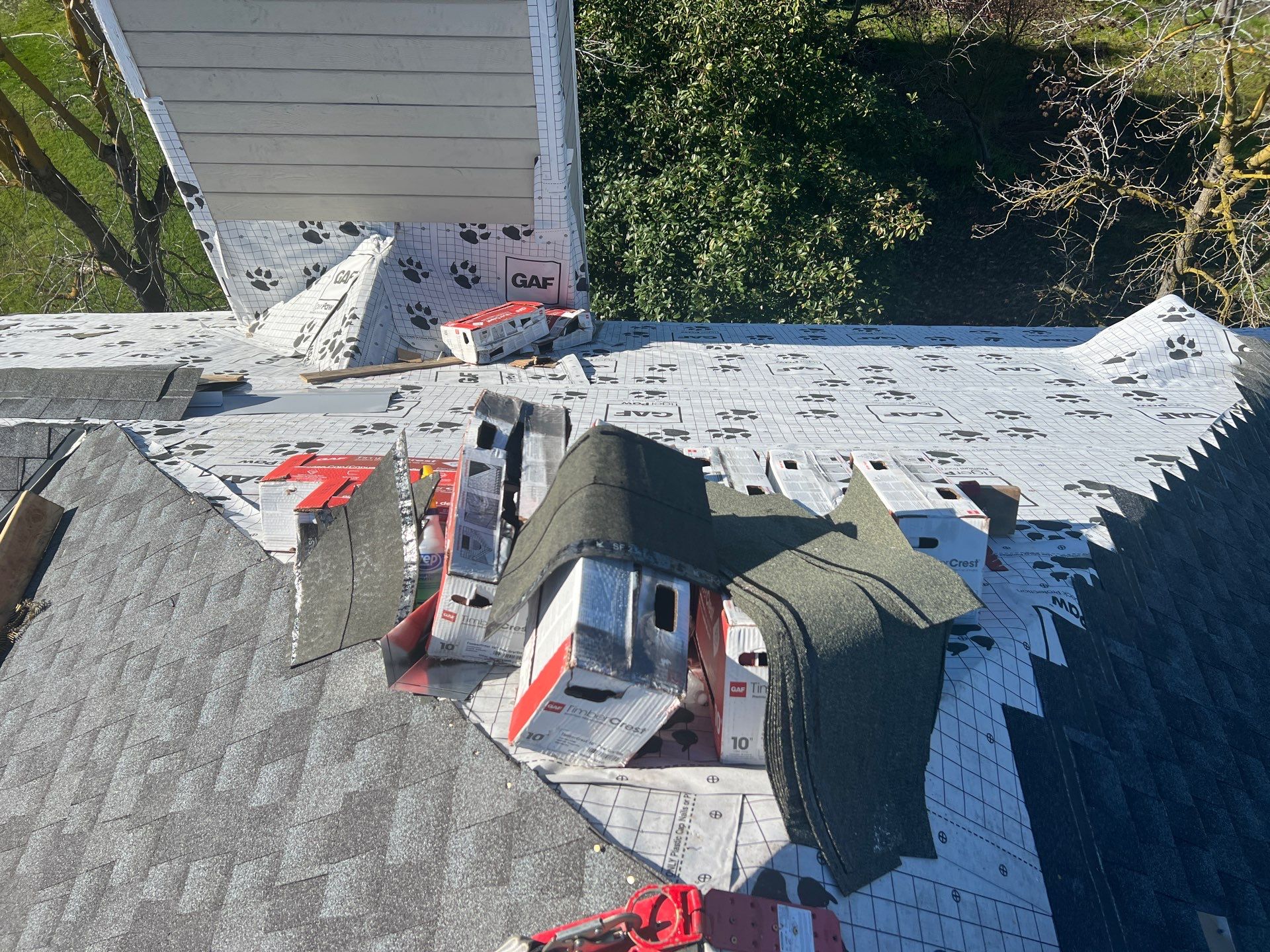 New shingles and gutters using GAF Timberline HDZ shingles and aluminum gutter by Straight Edge Roofing Inc