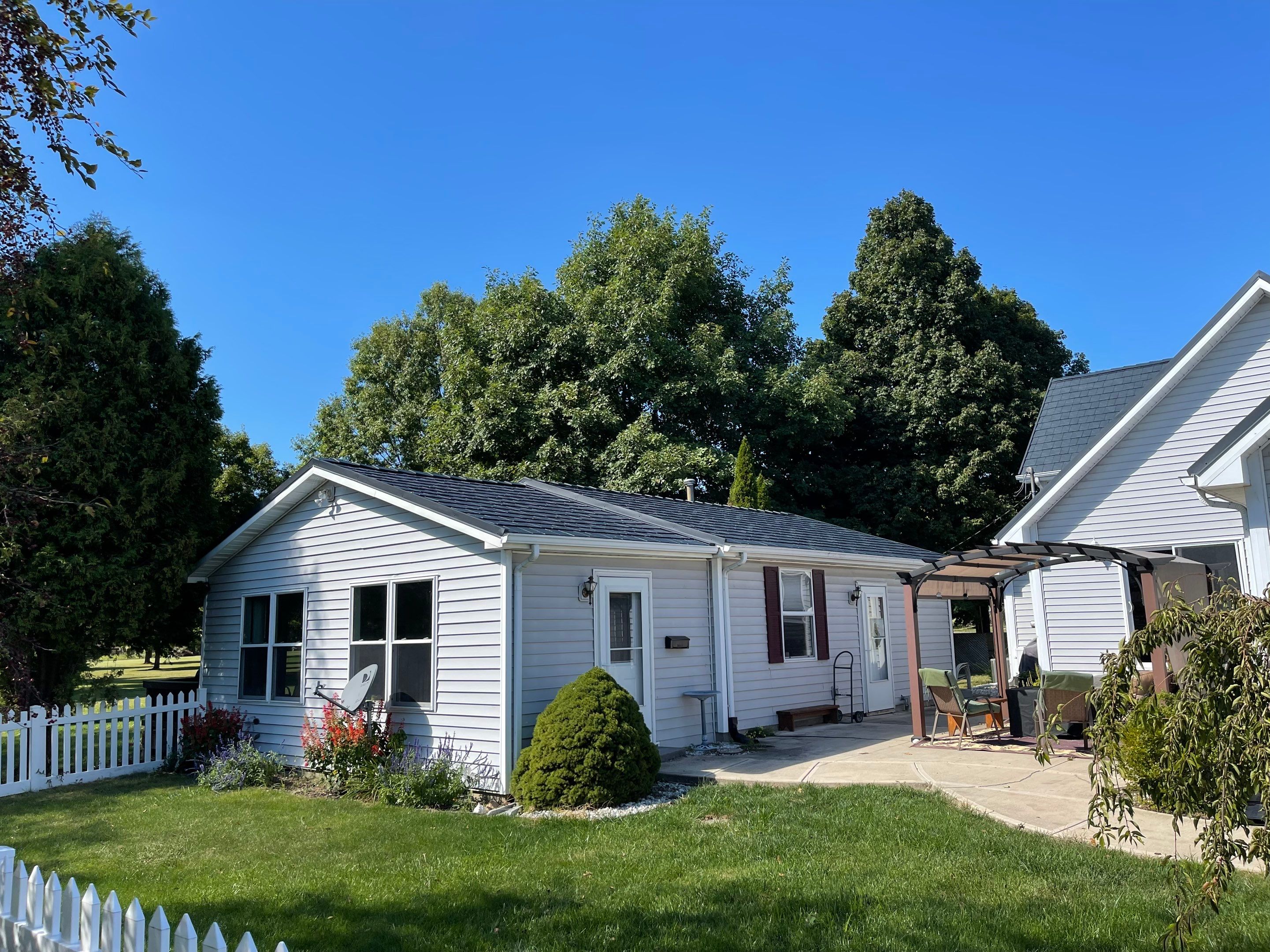 Residential Roofing Installation using Vic West Nothridge Slate by 4Ever Metal Roofing