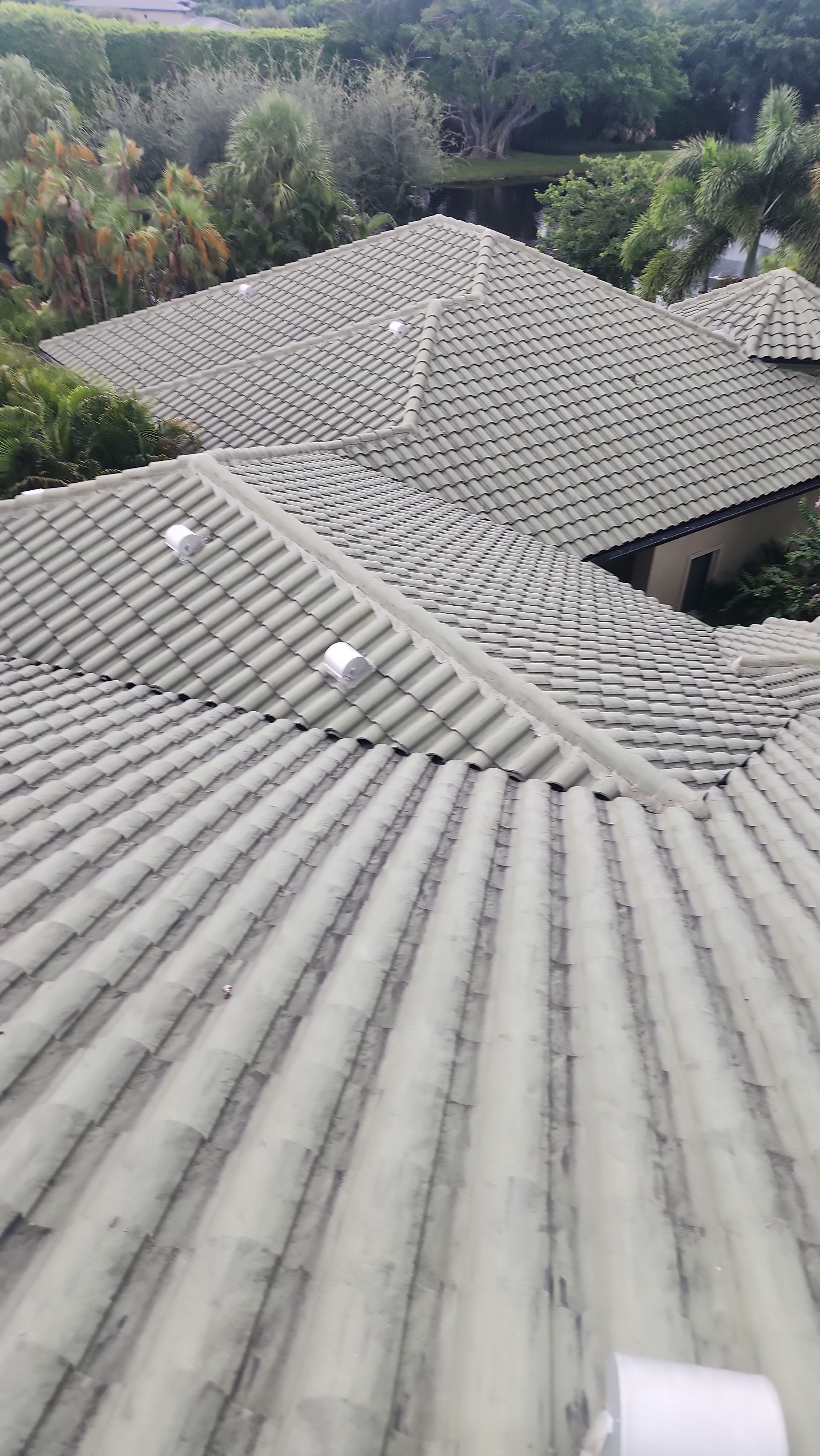 New Tile Roof Installation in Boca Raton ā Elegant, Durable & Hurricane-Resistant by Aastro Roofing