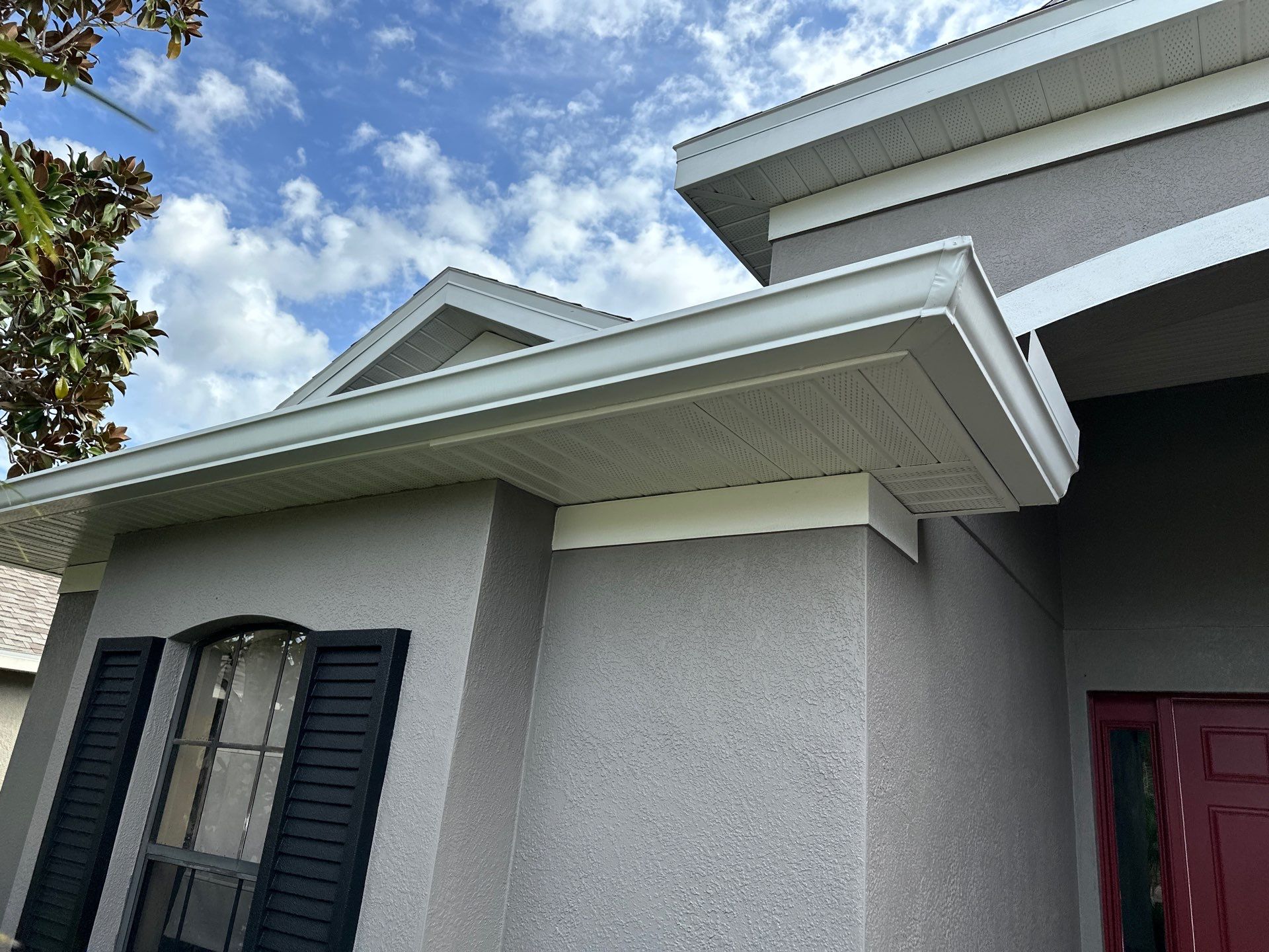 House Wash, Lanai Cleaning, and Driveway Cleaning by Sunshine AquaWash